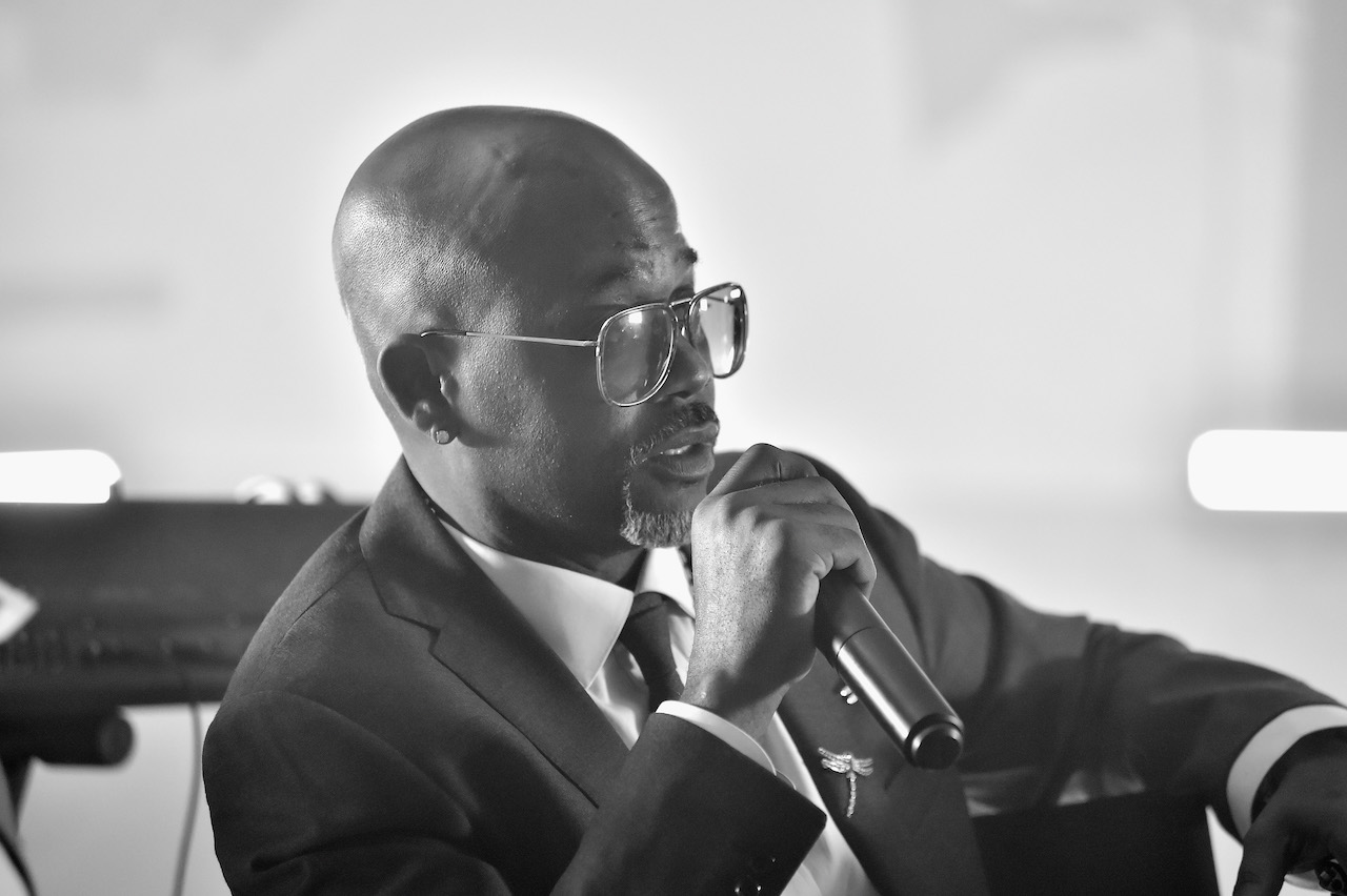 Damon Dash speaking at an event