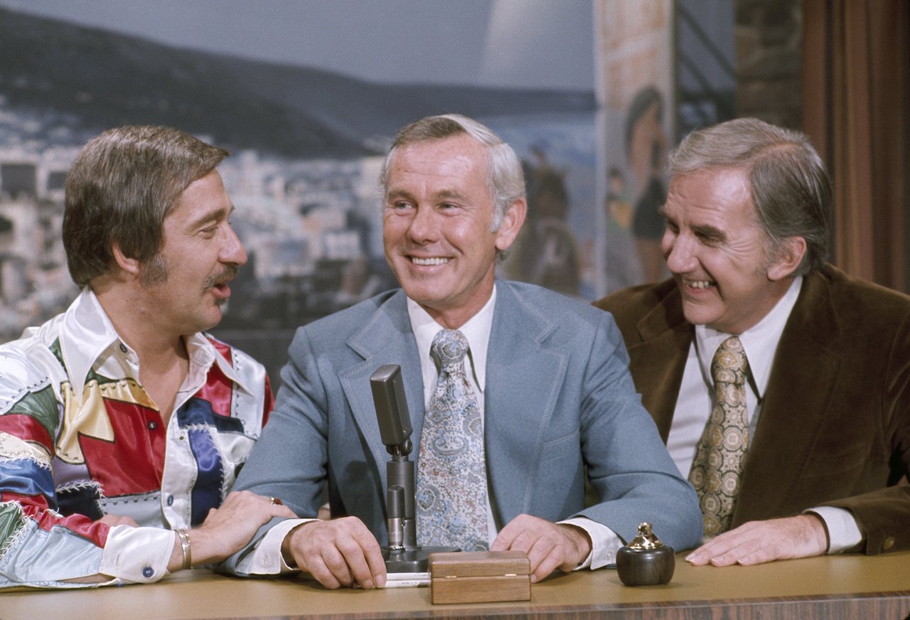 (L-R) Doc Severinsen, Johnny Carson, and Ed McMahon seated at 'The Tonight Show' desk