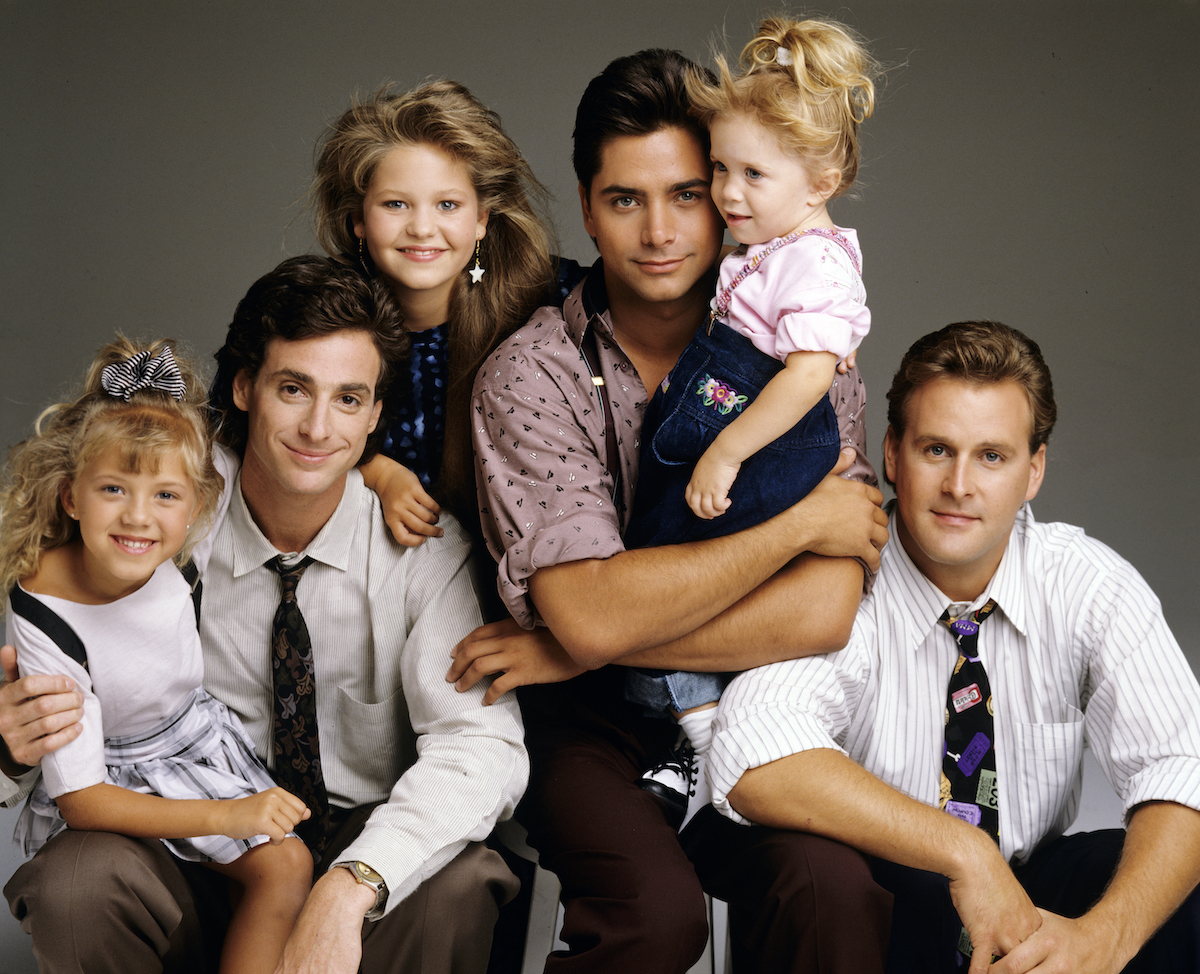 Jodie Sweetin, Bob Saget, Candace Cameron Bure, John Stamos, Mary-Kate/Ashley Olsen, and Dave Coulier pose together for 'Full House.'