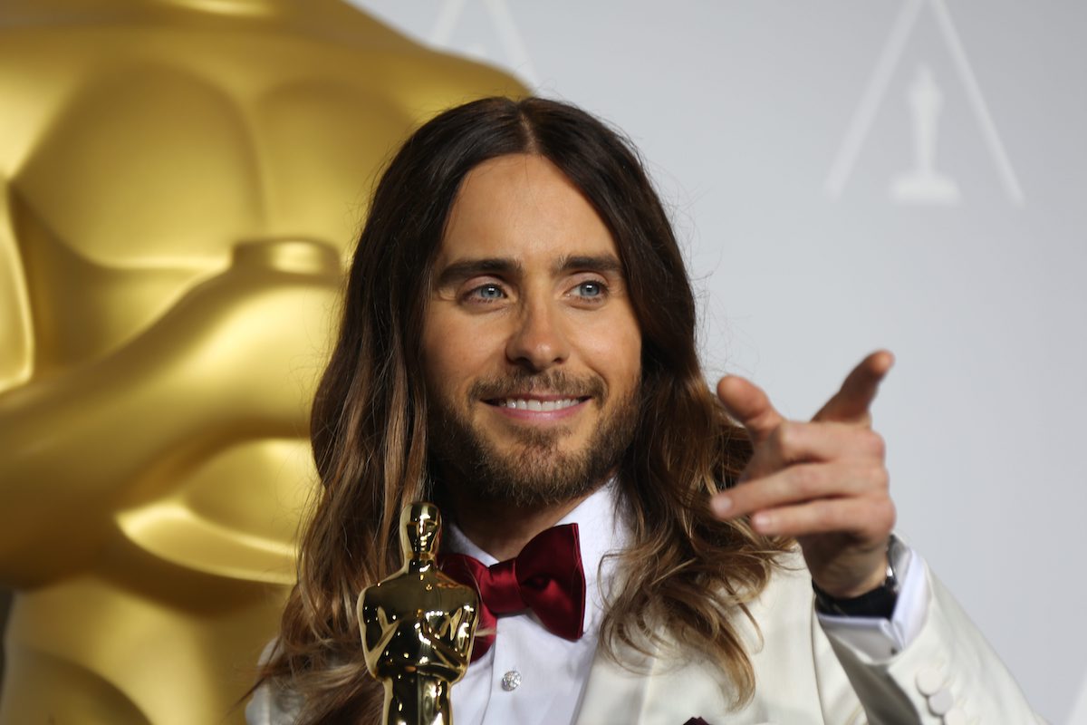 Jared Leto wears a white suit at the Oscars