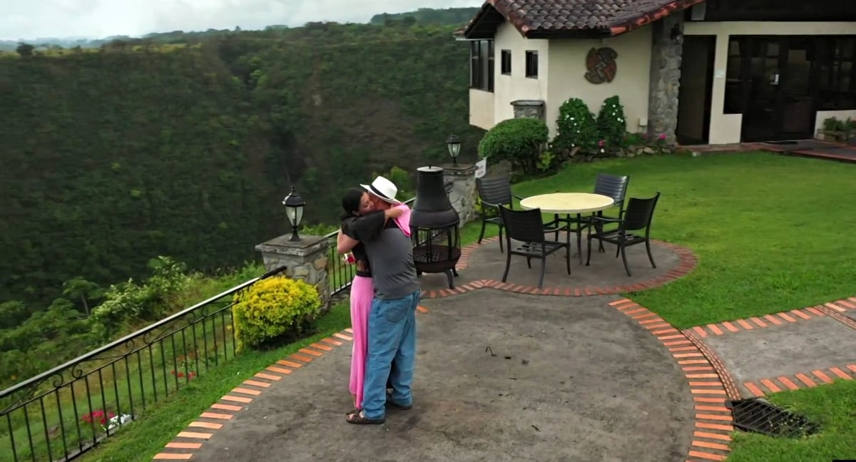 Jasmine and Gino hugging each other in front of mountains in Panama on '90 Day Fiancé: Before the 90 Days'. 