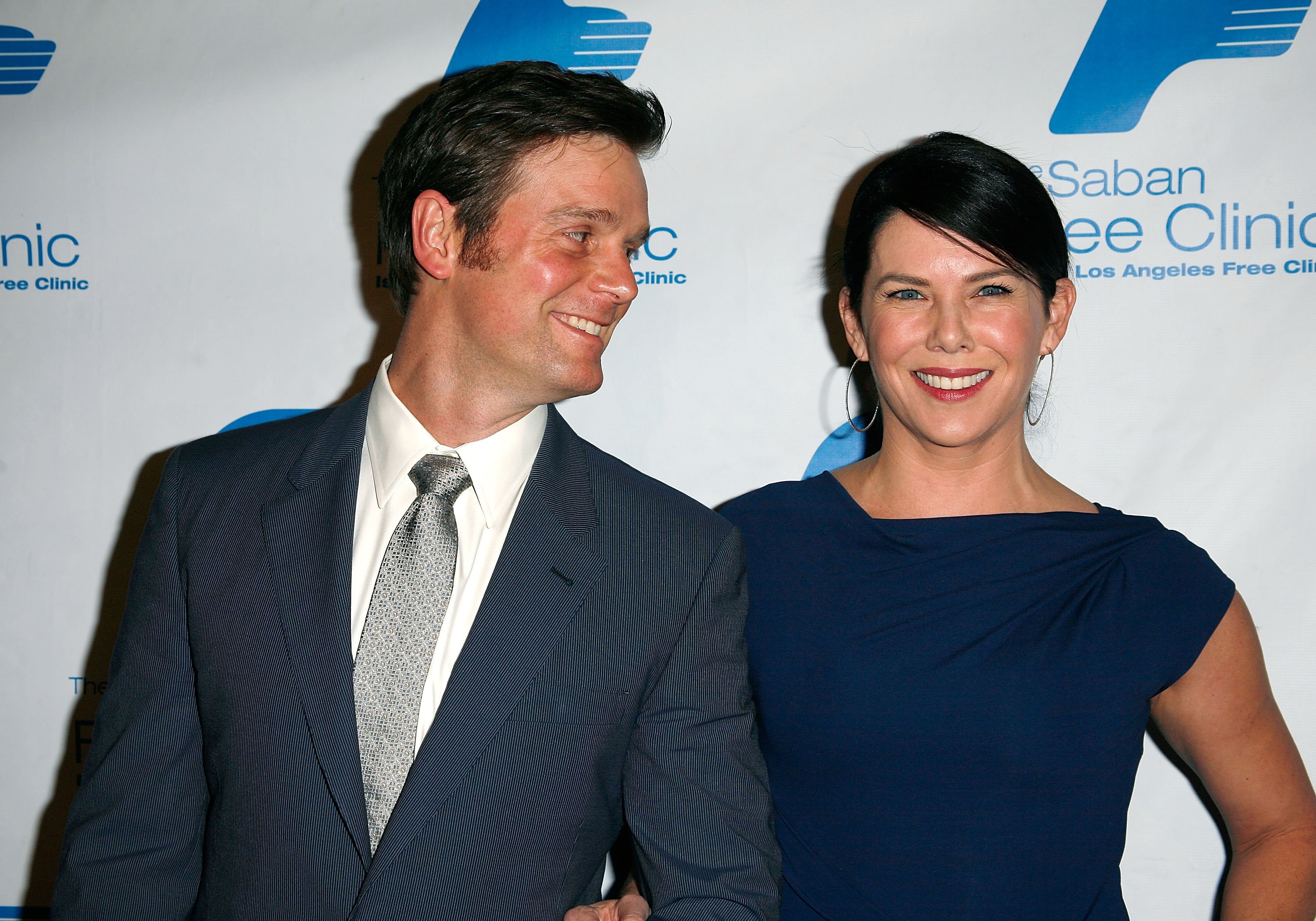 Peter Krause and Lauren Graham arrive at the Saban Free Clinic's 34th Annual Dinner Gala in 2010