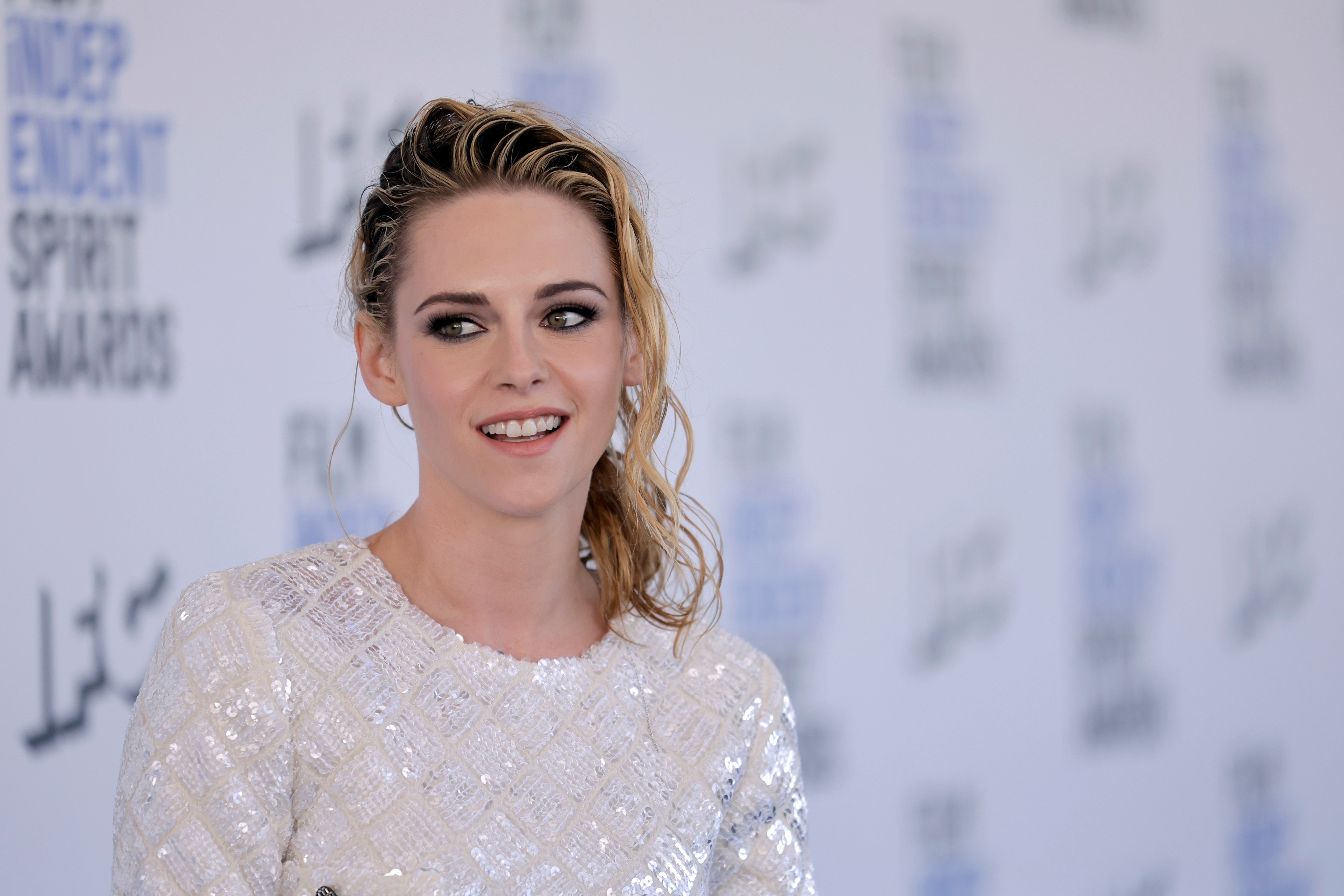 Kristen Stewart smiling for a photo at the 2022 Film Independent Spirit Awards