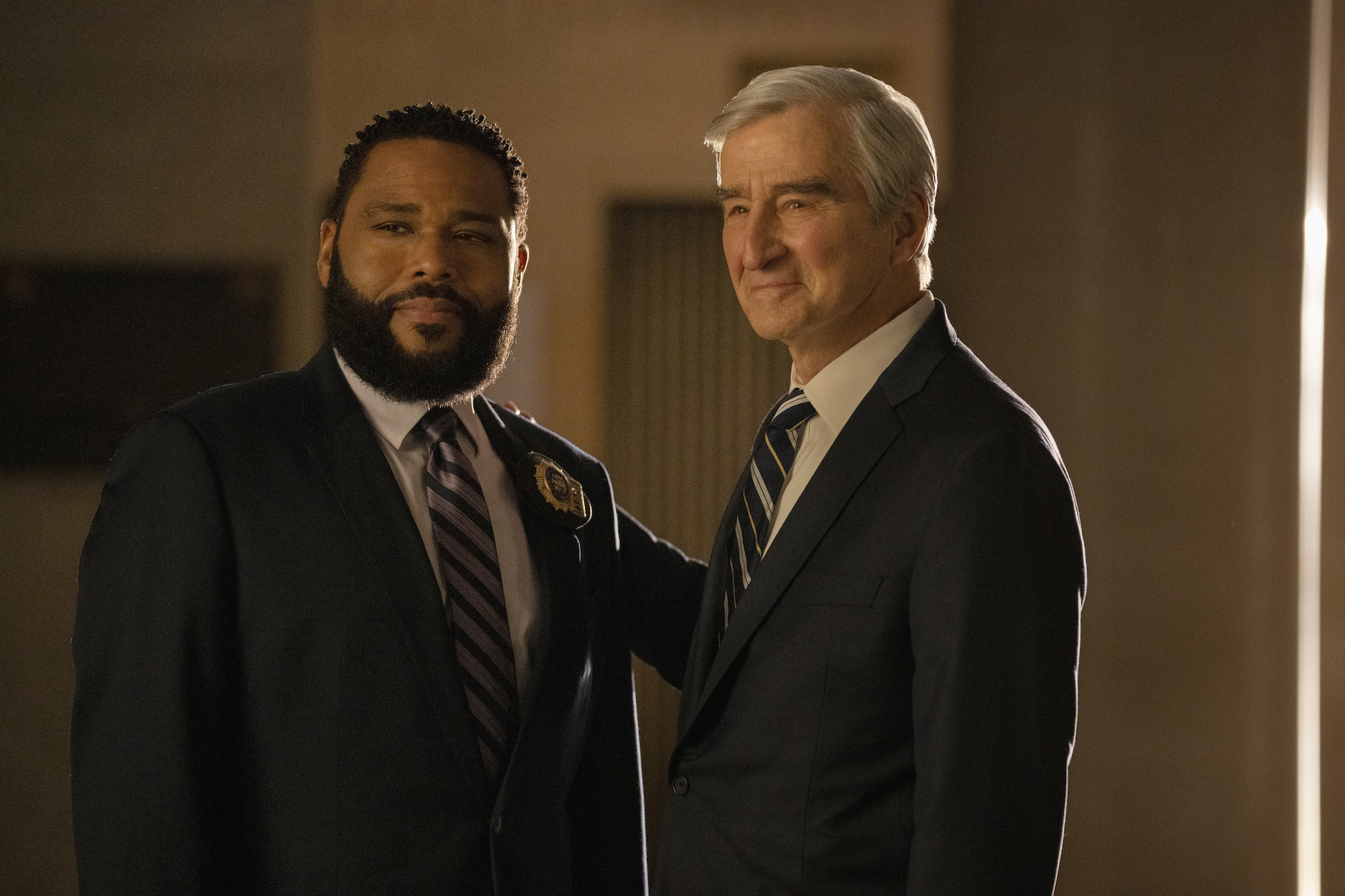 'Law & Order' star Sam Waterston puts his arm around Anthony Anderson