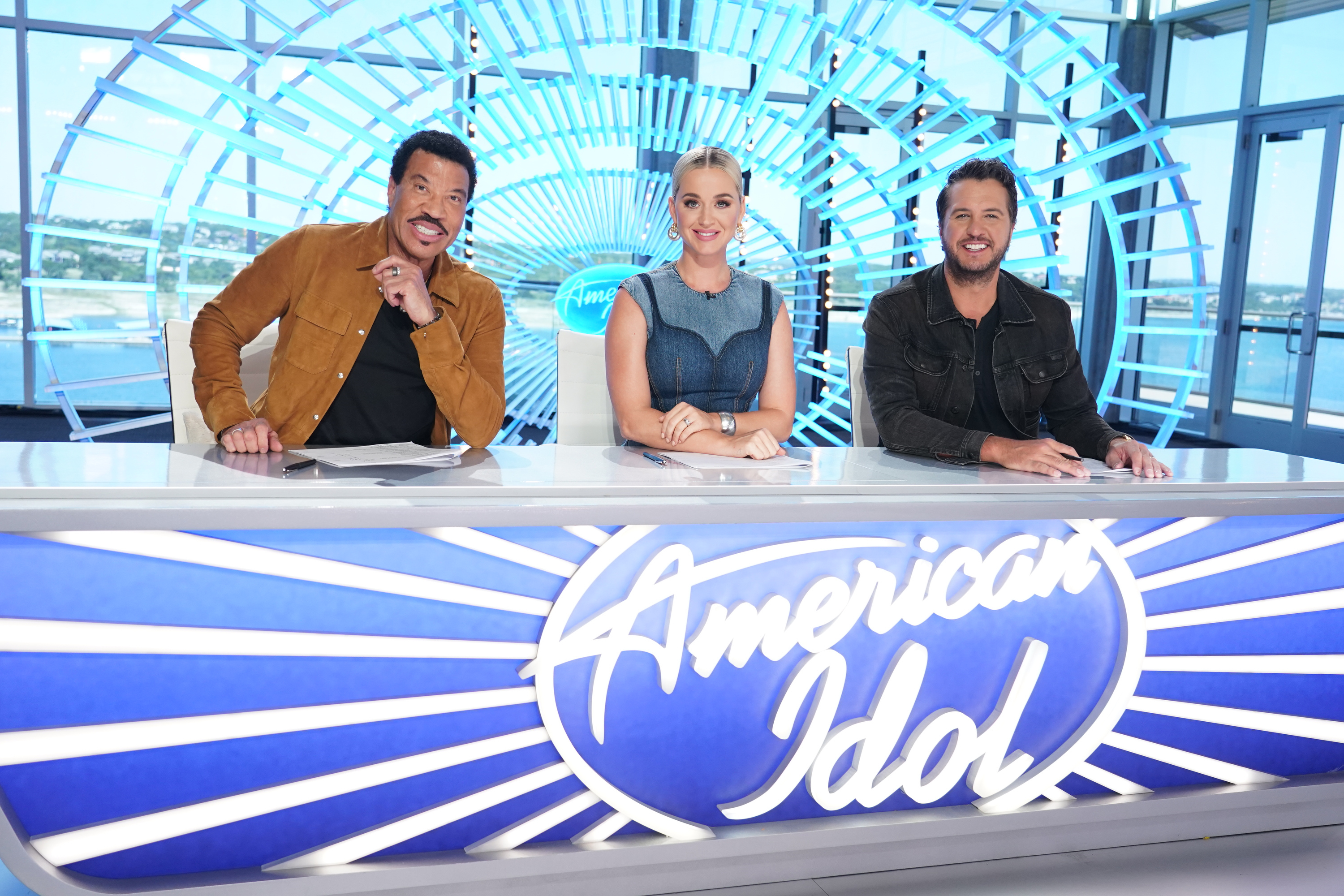 Lionel Richie, Katy Perry, and Luke Bryan sitting at their judging table on 'American Idol'