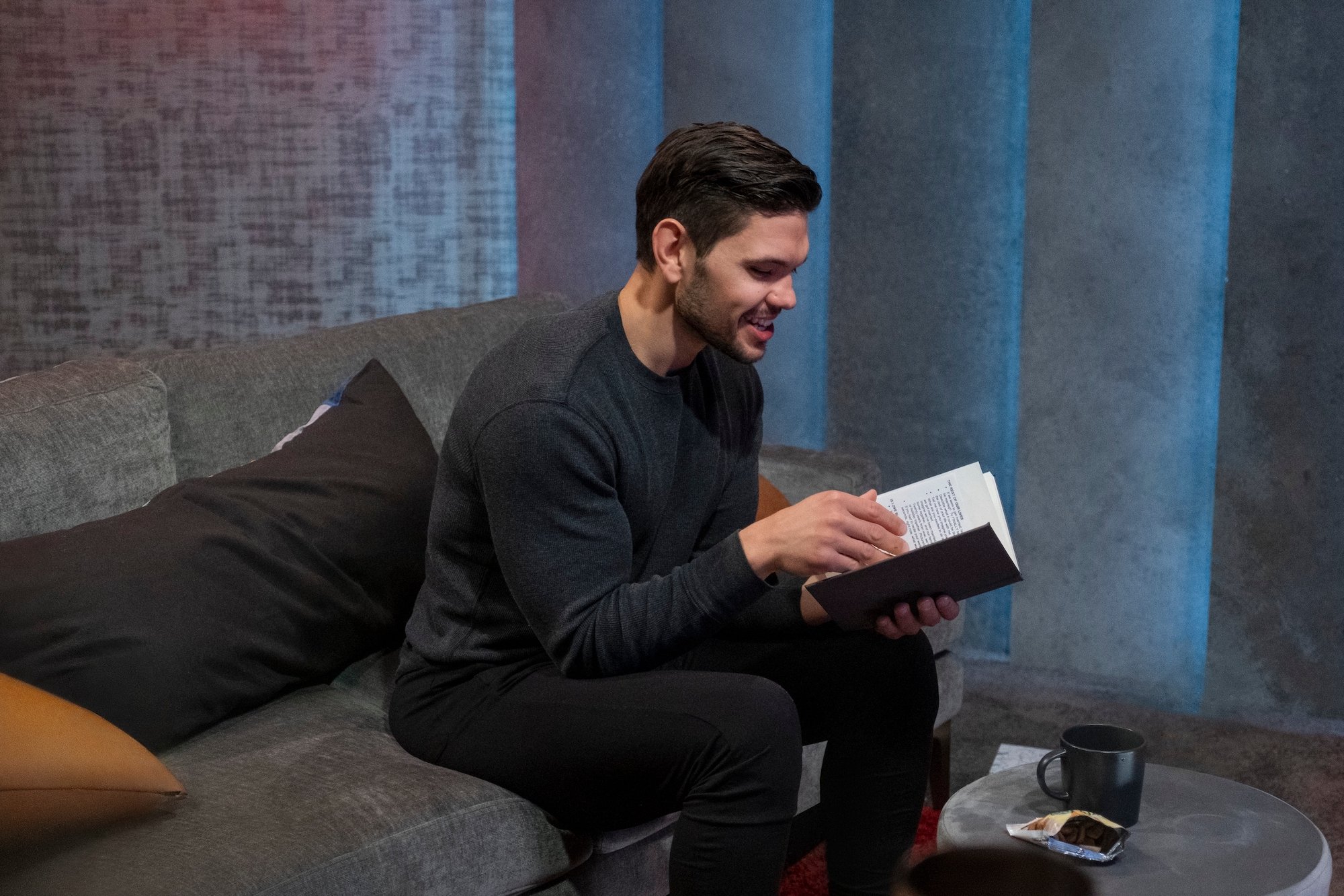 'Love is Blind' star Kyle Abrams wearing all black and holding a notebook in season 2.