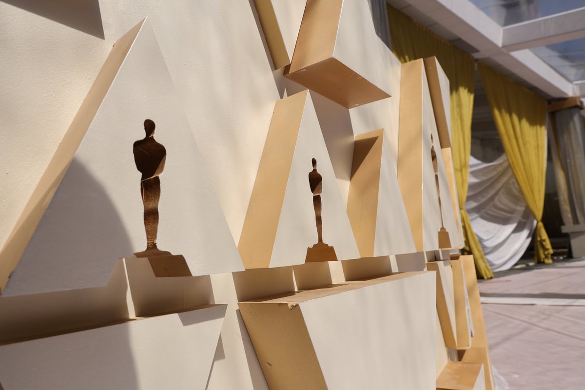 Behind-the scenes of the 94th Oscar red carpet