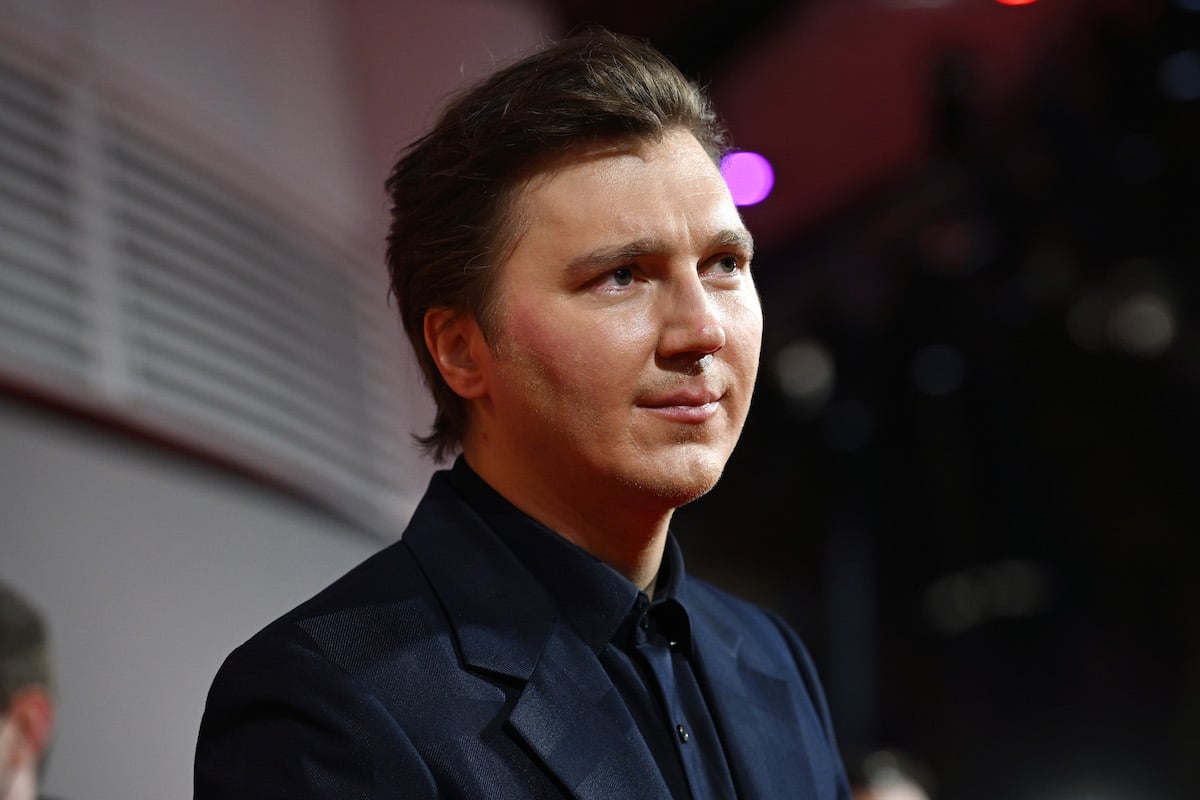 Paul Dano wears a suit and poses on the red carpet