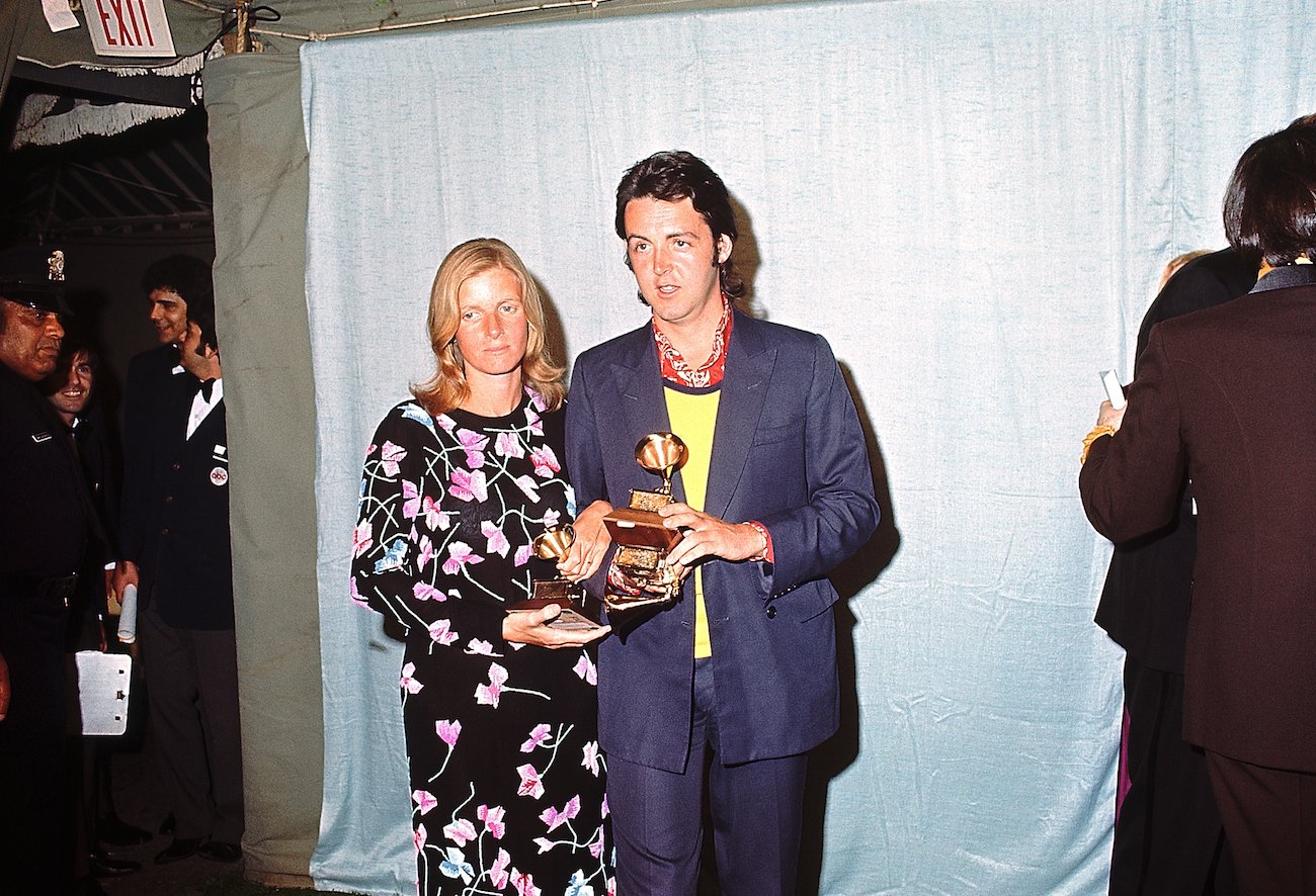 Paul McCartney and his wife, Linda McCartney at the 1971 Grammy Awards. 