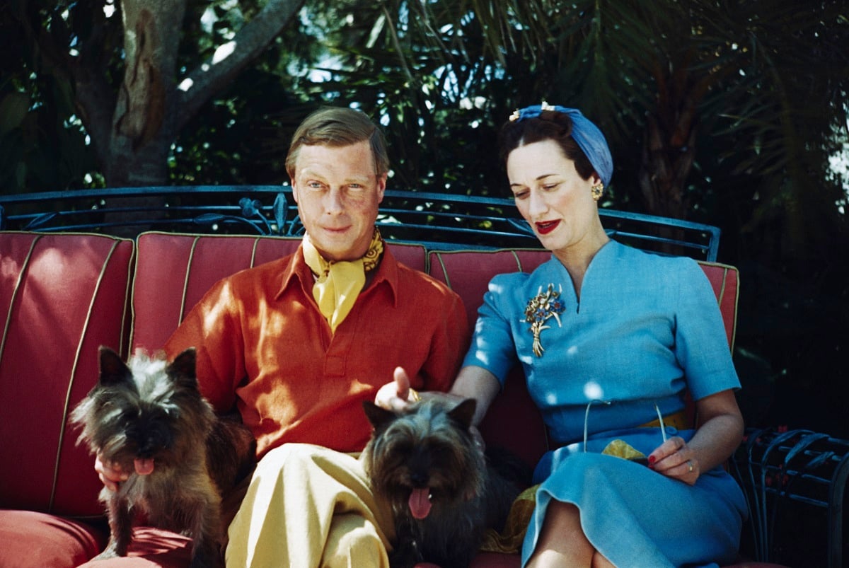 Photo of King Edward VIII and Wallis Simpson sitting down with their two dogs