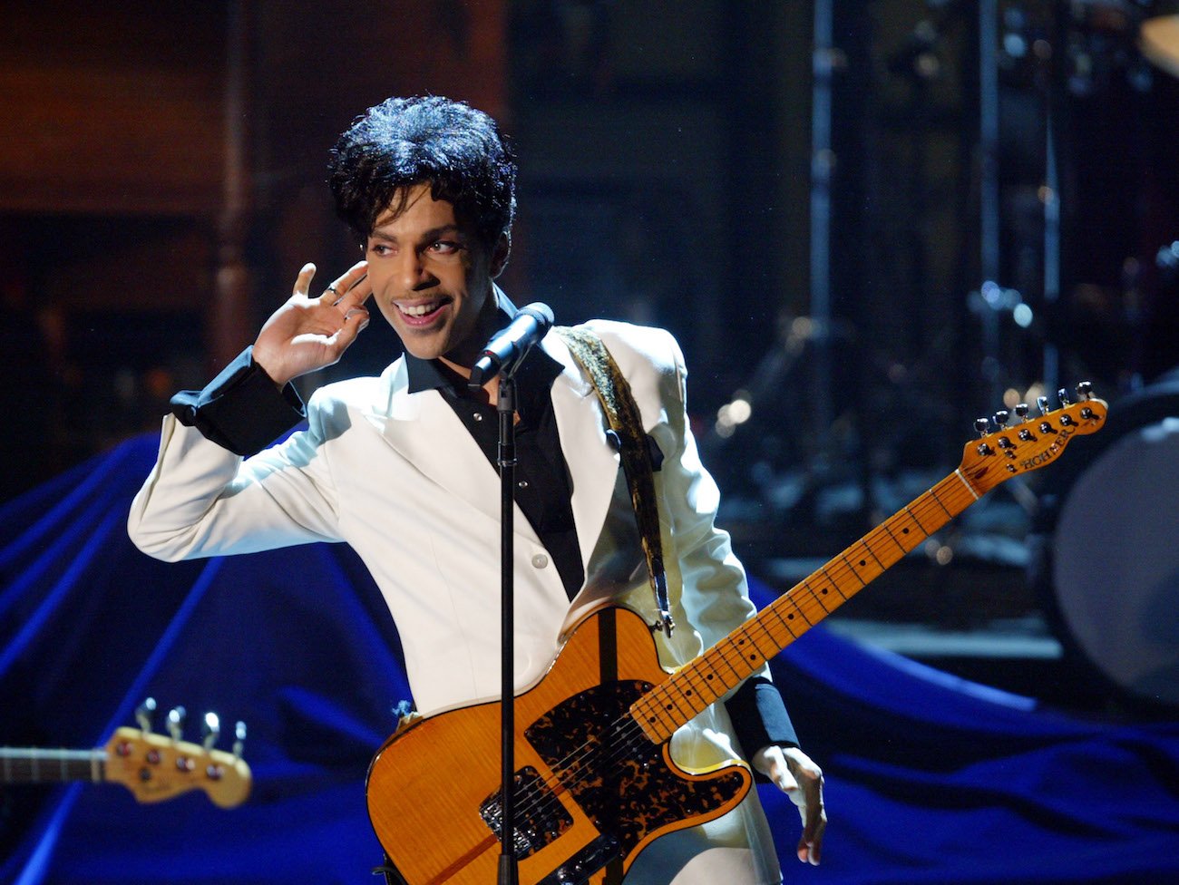 Prince performing during his induction into the Rock & Roll Hall of Fame in 2004.