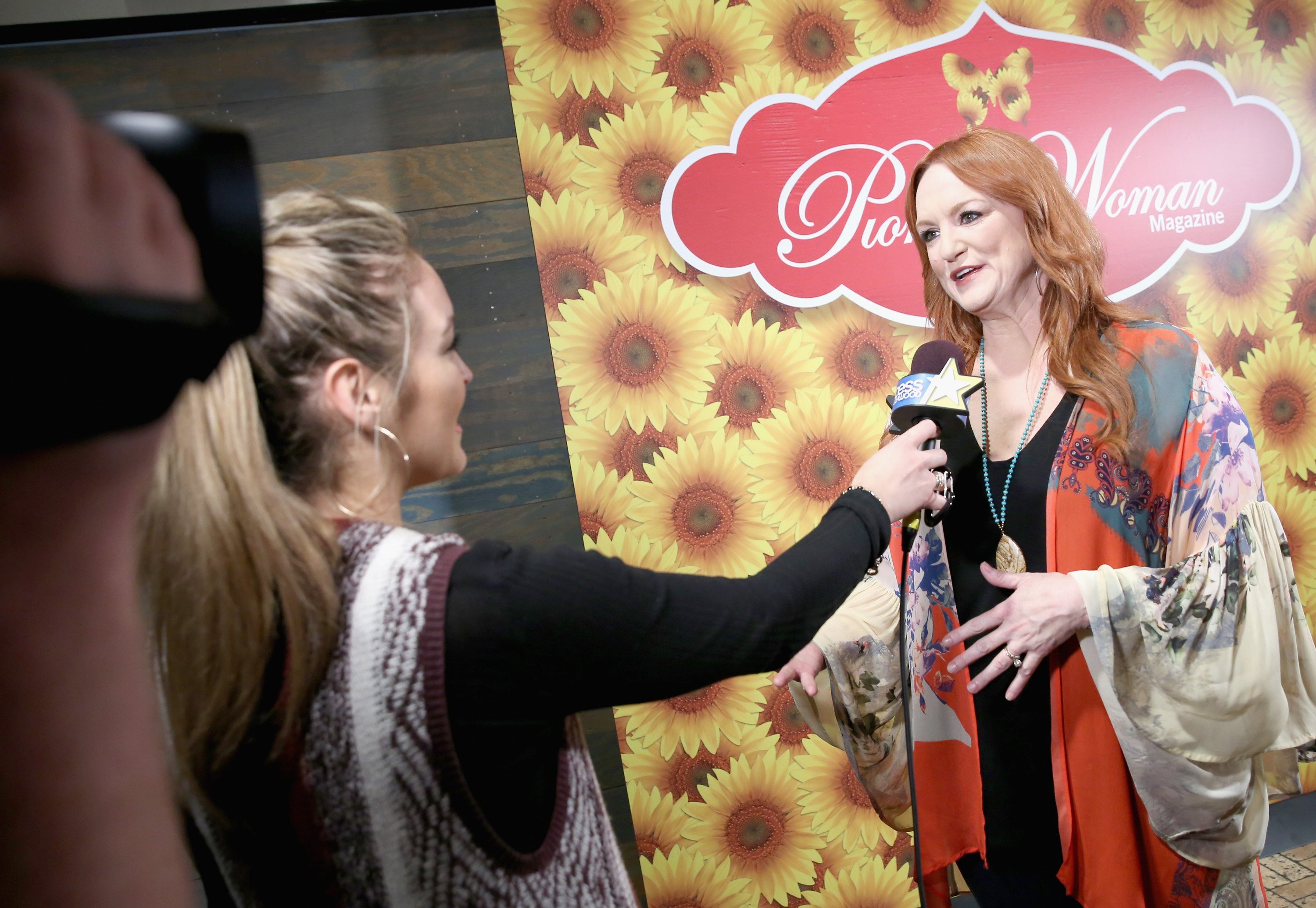 Ree Drummond talks to a reporter at a Pioneer Woman event.