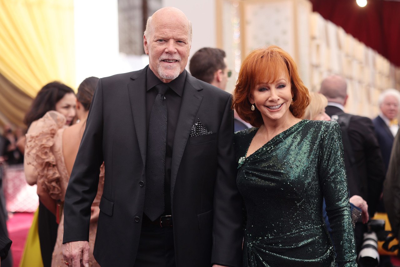 Rex Linn in a black suit and Reba McEntire in a green gown at the 94th Annual Academy Awards