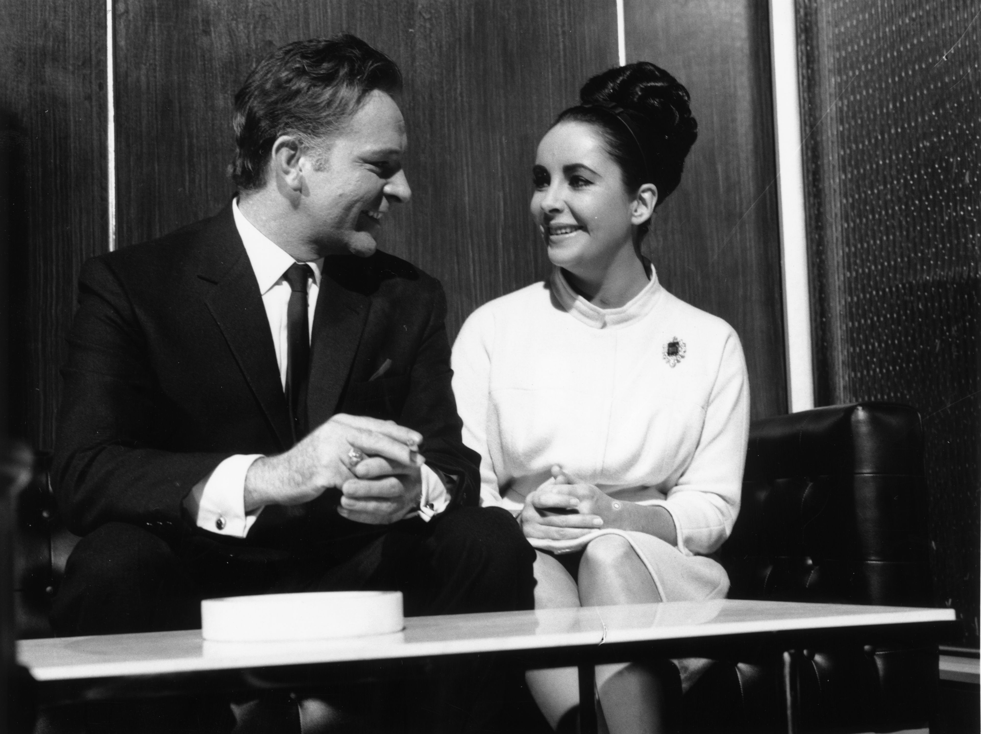 Richard Burton and Elizabeth Taylor are seen in London filming 'The VIPs' in 1962