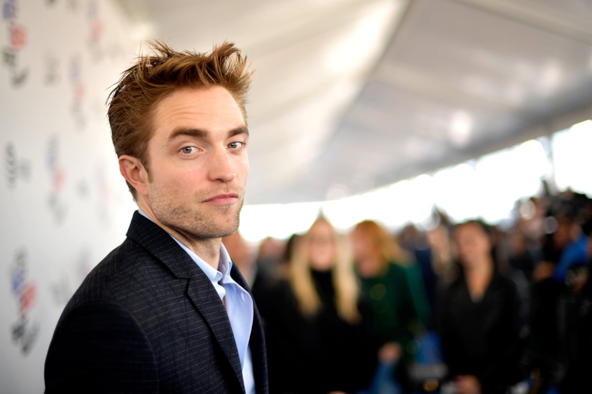 Robert Pattinson wearing a shirt and jacket looking to the side attends the 2018 Film Independent Spirit Awards on March 3, 2018