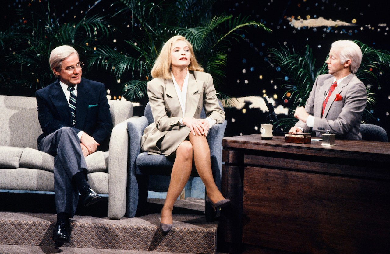 (l-r) Phil Hartman as Ed McMahon, Jan Hooks as Susan Dey, Dana Carvey as Johnny Carson on 'Saturday Night Live' on October 27, 1990