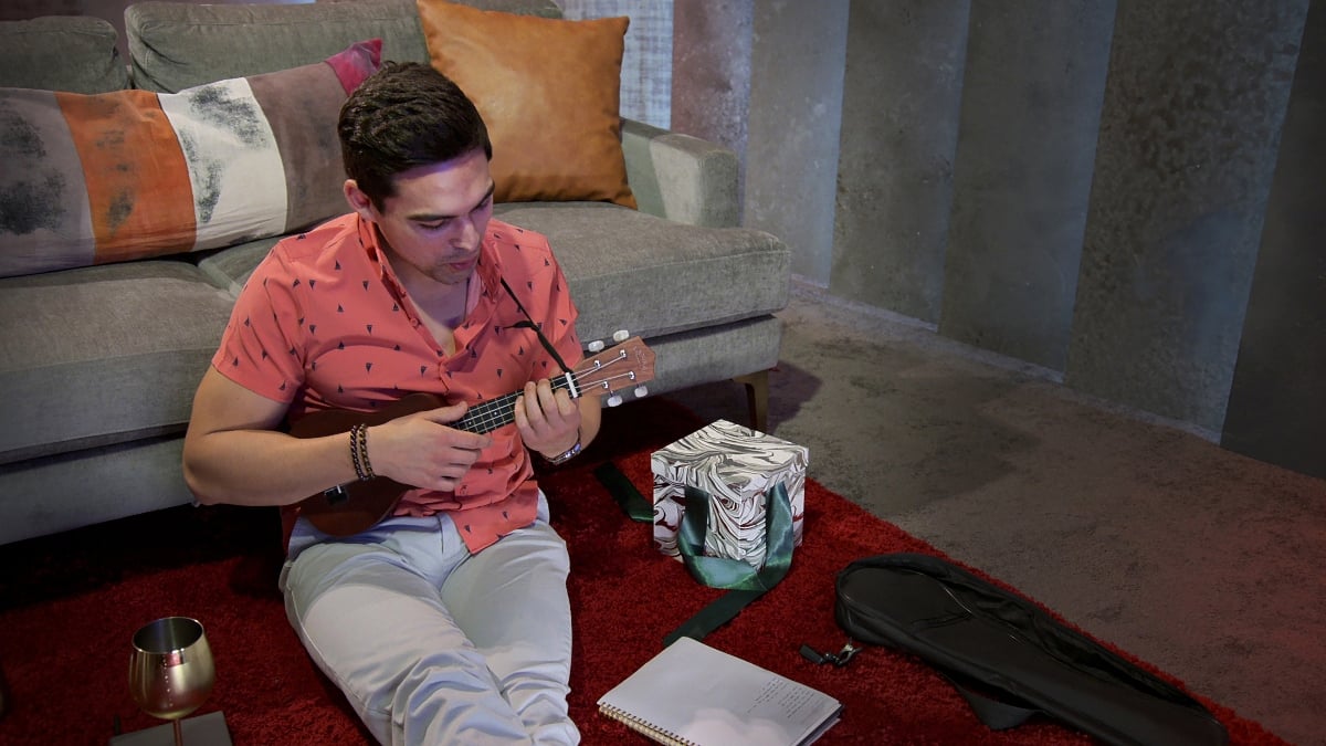Salvador 'Sal' Perez in the pods on 'Love Is Blind', playing ukulele.