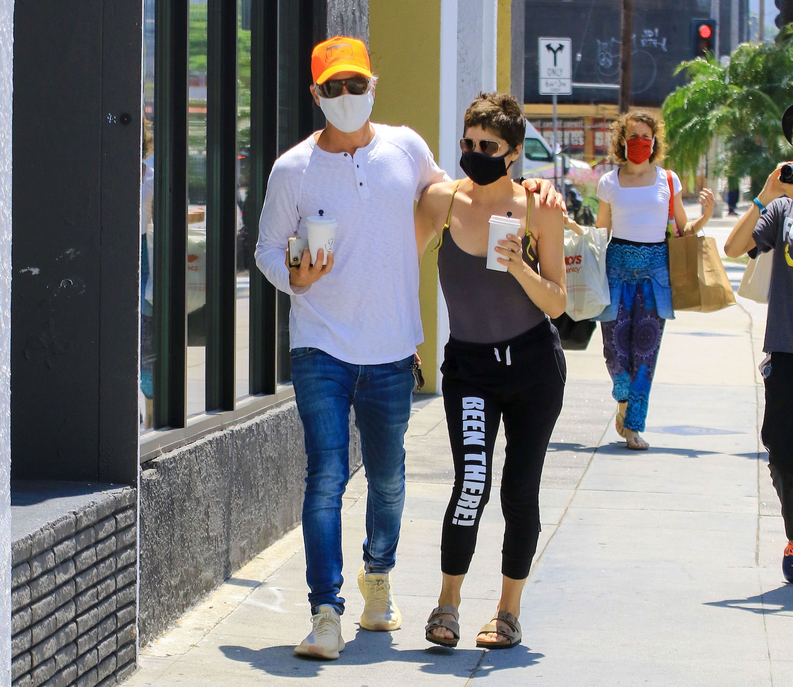 Selma Blair and her boyfriend, Ron Carlson, walking together with masks on 