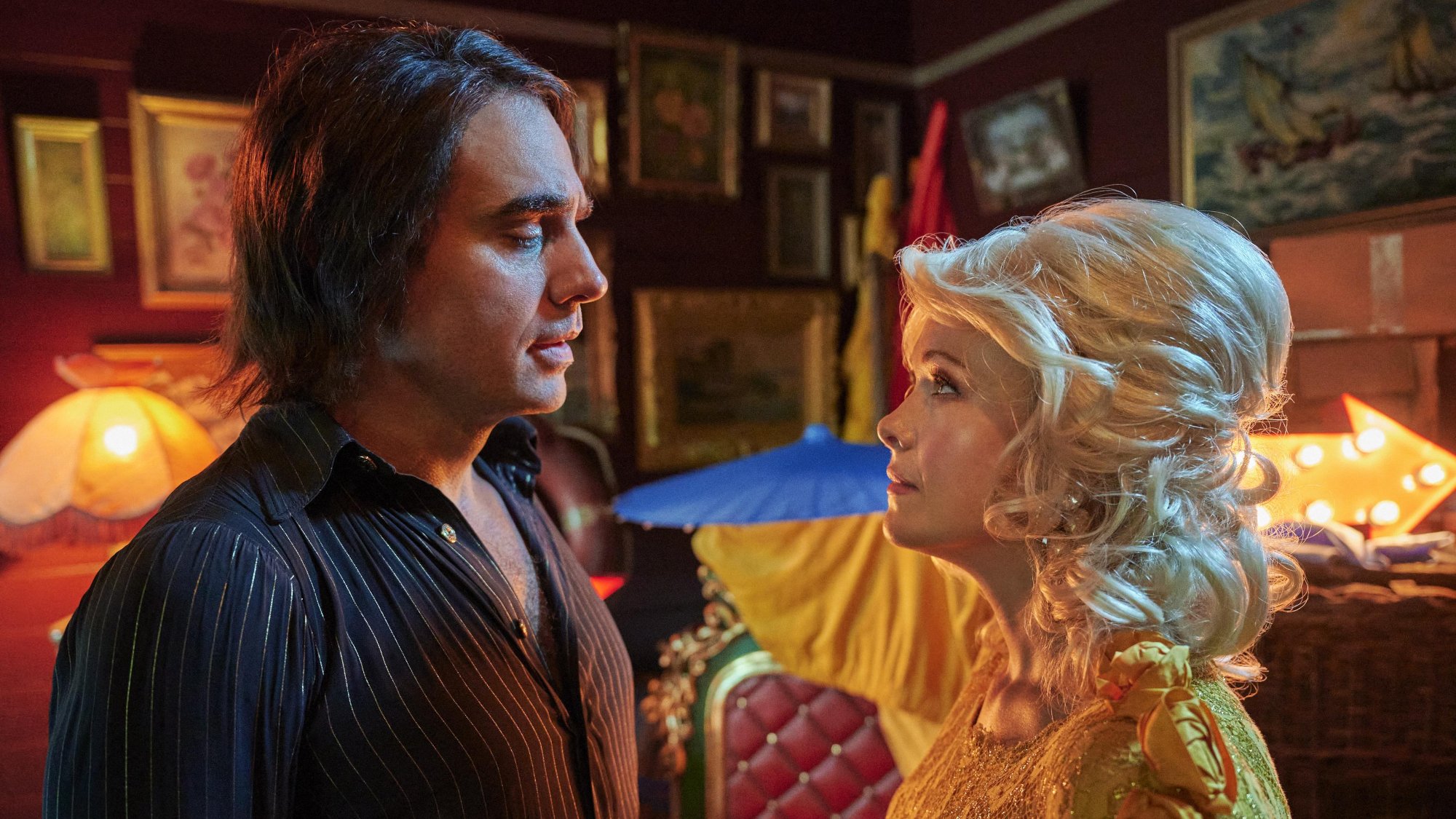 ‘Seriously Red’ Movie Review [SXSW 2022]: Dolly Parton Comedy Gets Lost in Its Dolly-Isms