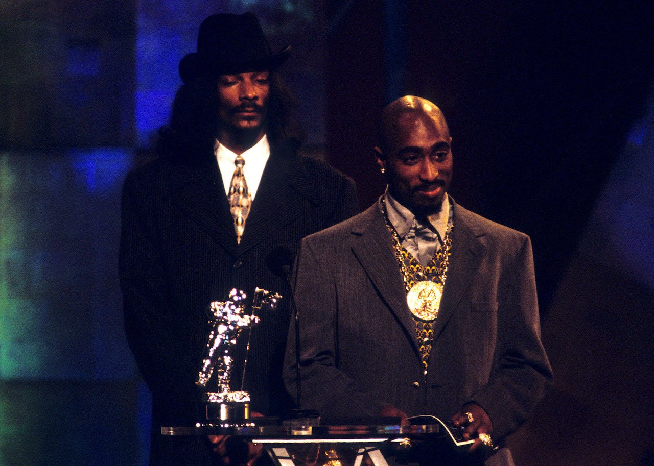 Snoop Dogg and Tupac Shakur accept award