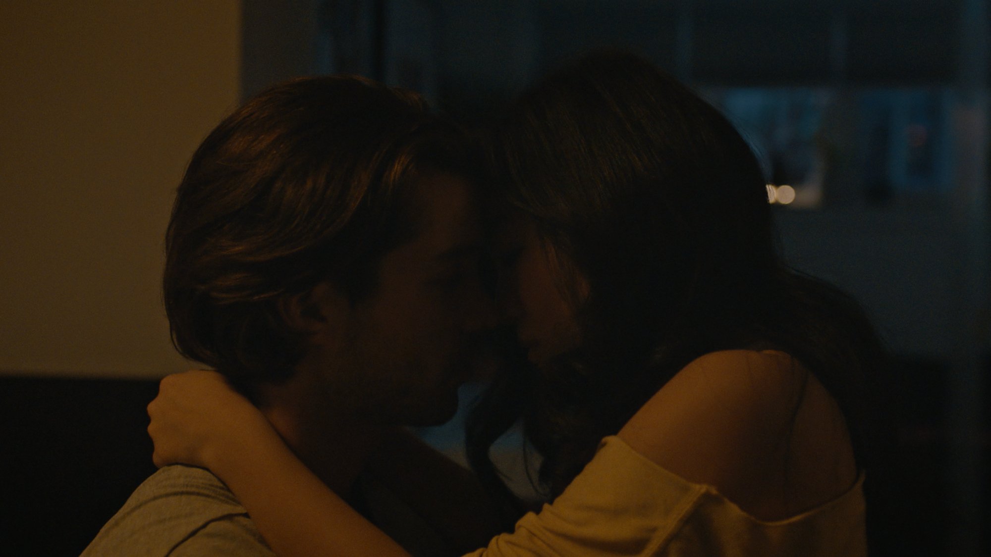 Stay the Night' Movie Review [SXSW 2022]: An All-Too Subtle Romance