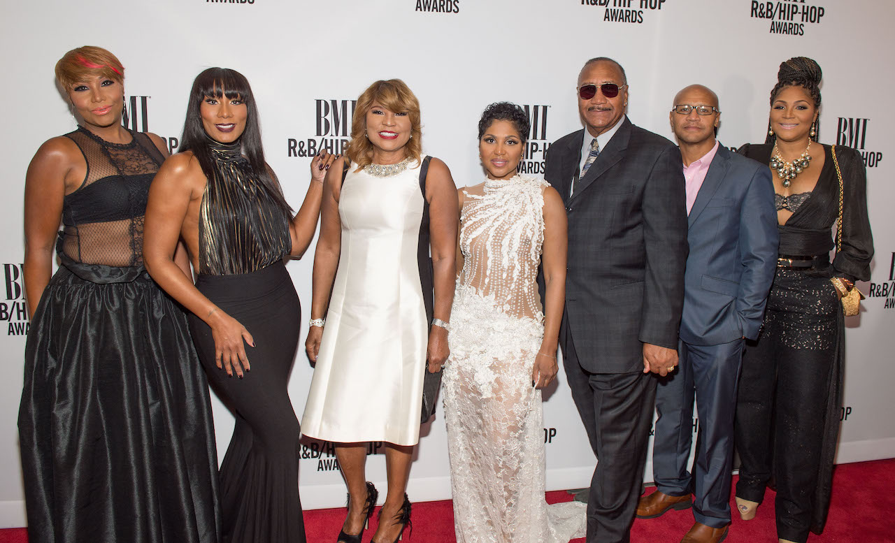 The Braxton Family pose on the red carpet