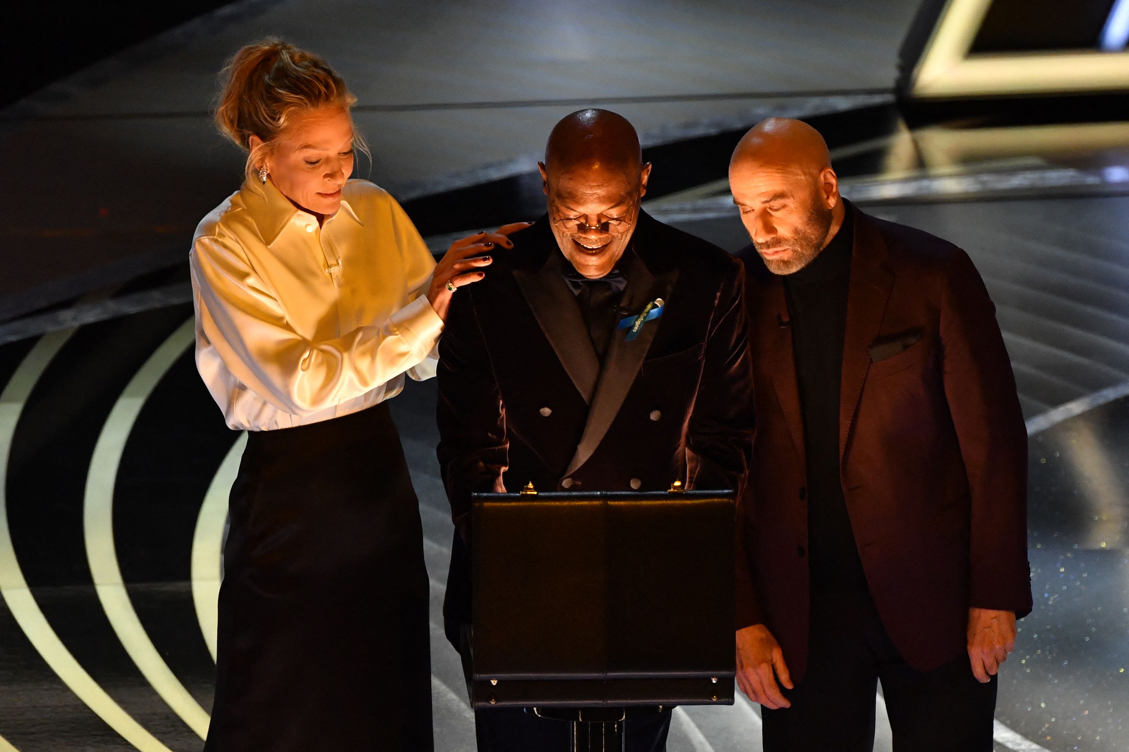 Uma Thurman, Samuel L. Jackson, and John Travolta from Pulp Fiction present the Academy Award for Best Actor