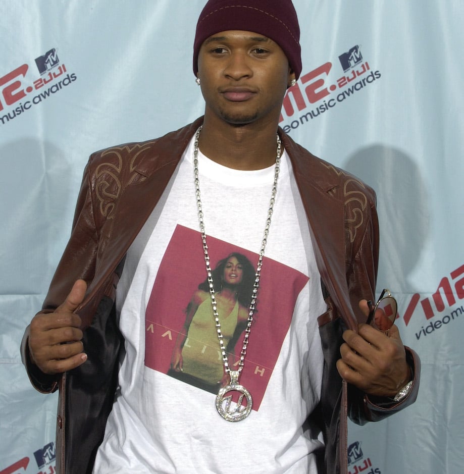 Usher poses for photo on red carpet with Aaliyah T-Shirt