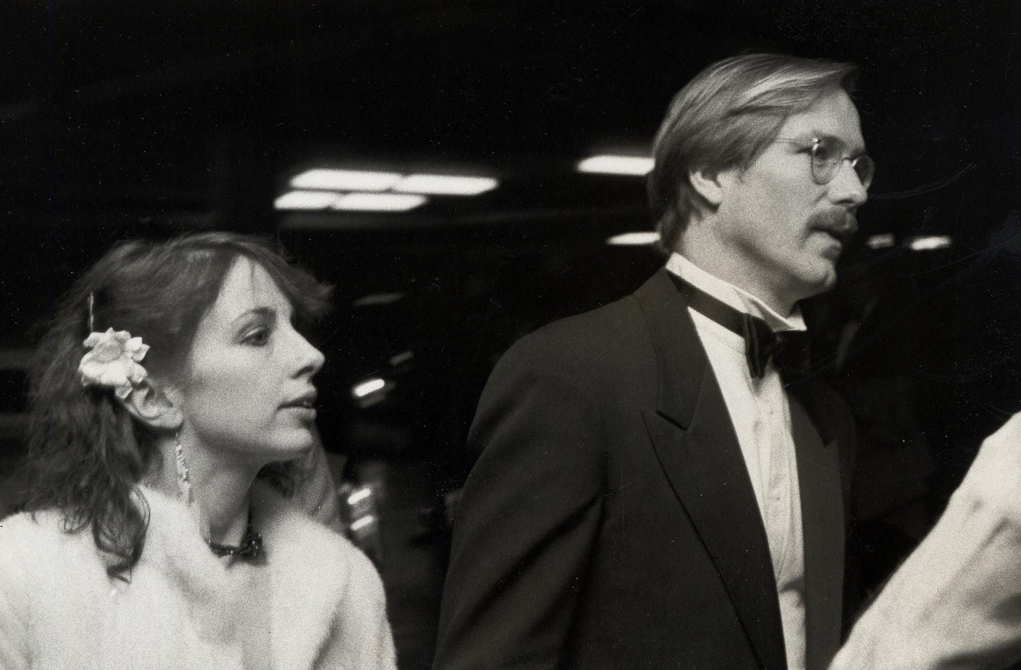 A black-and-white photo of Sandra Jennings and William Hurt during 54th Annual Academy Awards