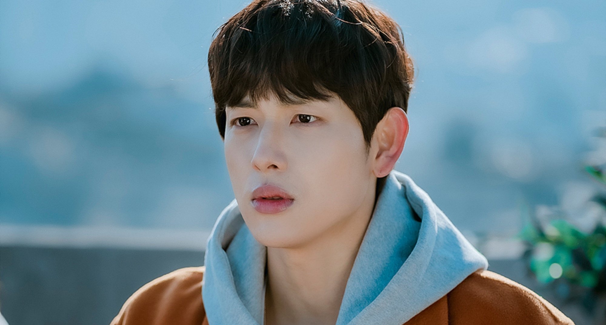 Yim Si-wan from 'Run-On' appearance in 'Thirty-Nine' wearing grey hoodie.