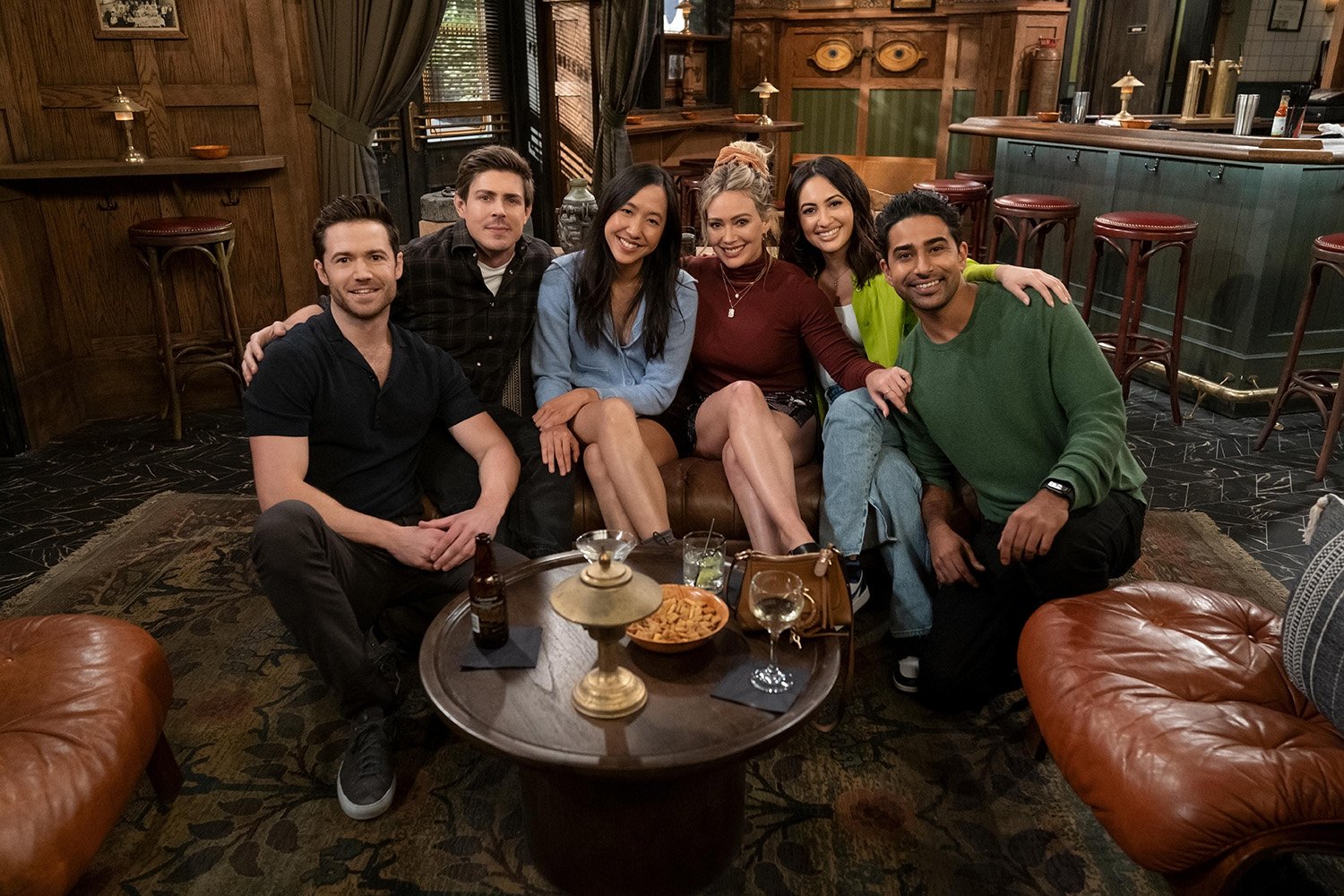 How I Met Your Father Episode 9 cast: Charlie (Tom Ainsley), Jesse (Chris Lowell), Ellen (Tien Tran), Sophie (Hilary Duff), Valentina (Francia Raisa) and Sid (Suraj Sharma)