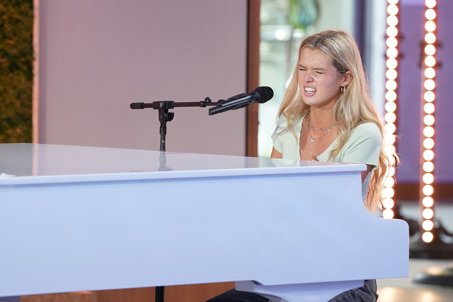 American Idol contestant Kenedi Anderson, who spoke about her famous football coach dad during her audition.