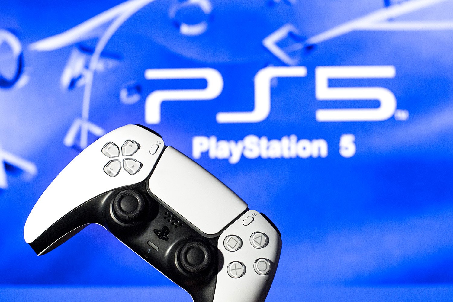 PlayStation 5 controller and the PS5 logo to represent the State of Play March 2022 event