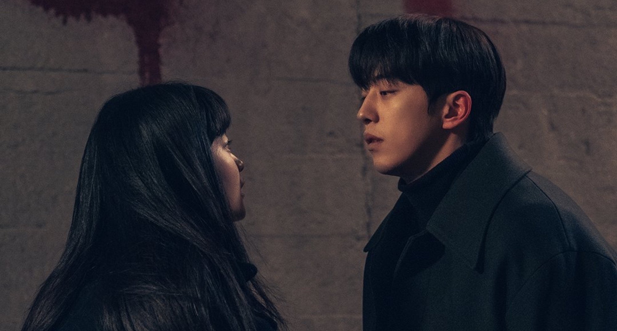 Actors Kim Tae-ri and Nam Joo-hyuk in 'Twenty-Five Twenty-One' Episode 14 facing each other in tunnel.