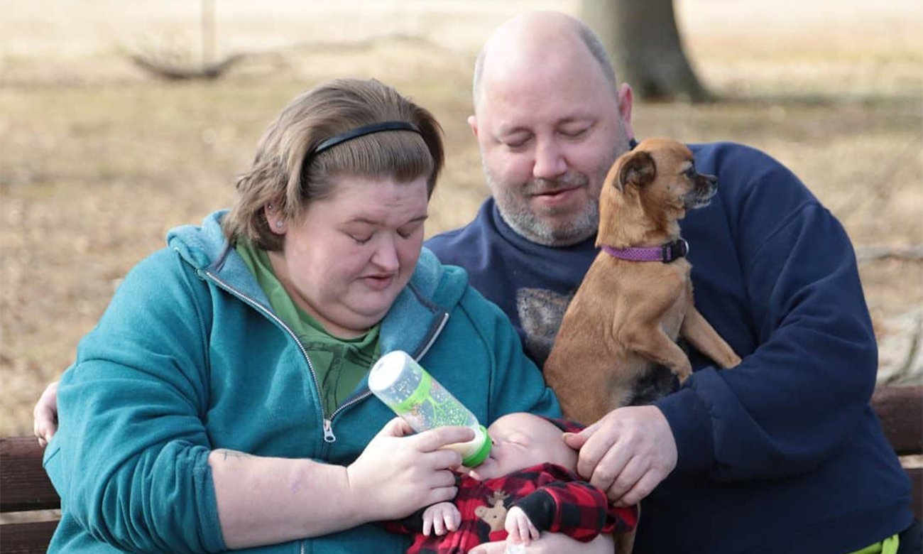 '1000-lb Sisters' star Amy Slaton-Halterman with her husband Michael, son Gage, and dog Little Bit