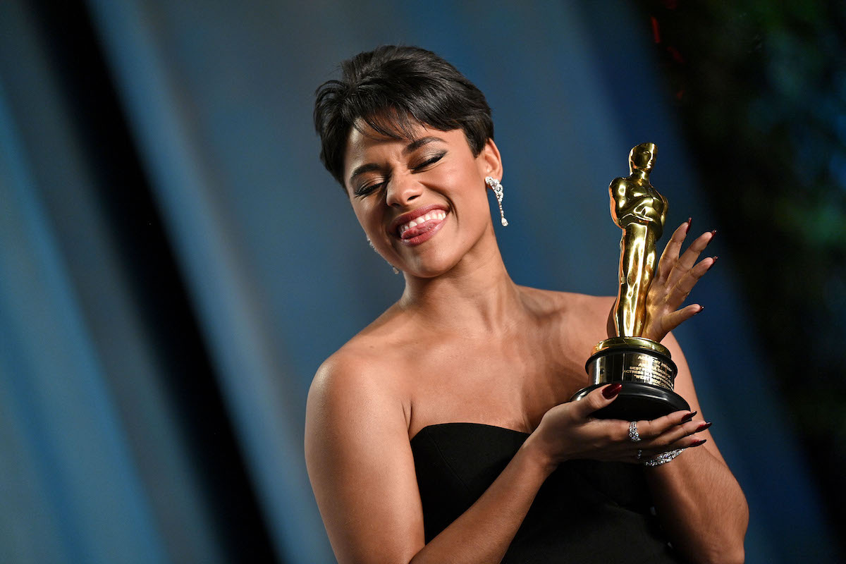 Ariana DeBose holds her Oscar for Best Supporting Actress before the 2022 Vanity Fair Oscar Party