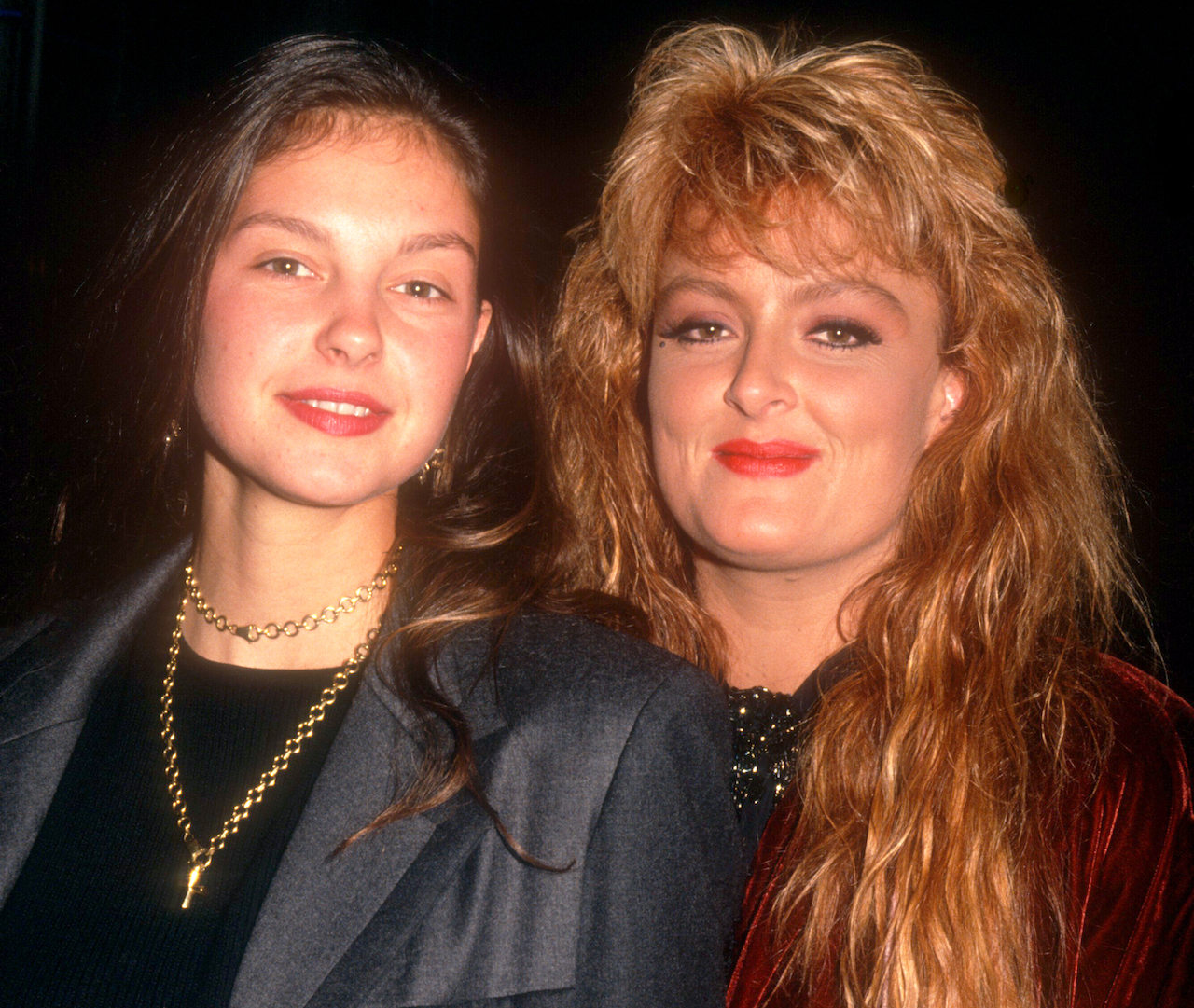 Ashley and Wynonna Judd pose for a picture in 1991