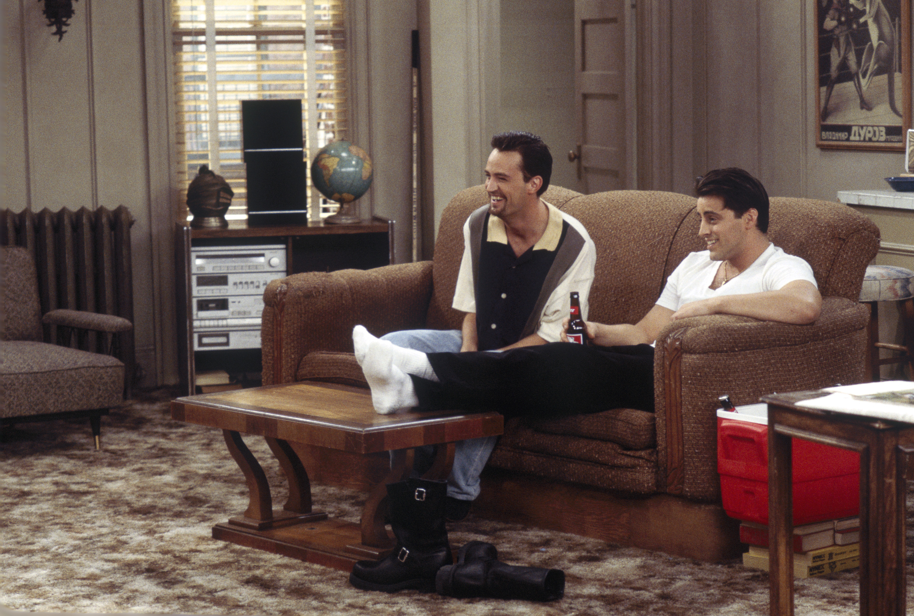 Matthew Perry as Chandler and Matt Le Blanc as Joey Tribbiani in 'Friends'