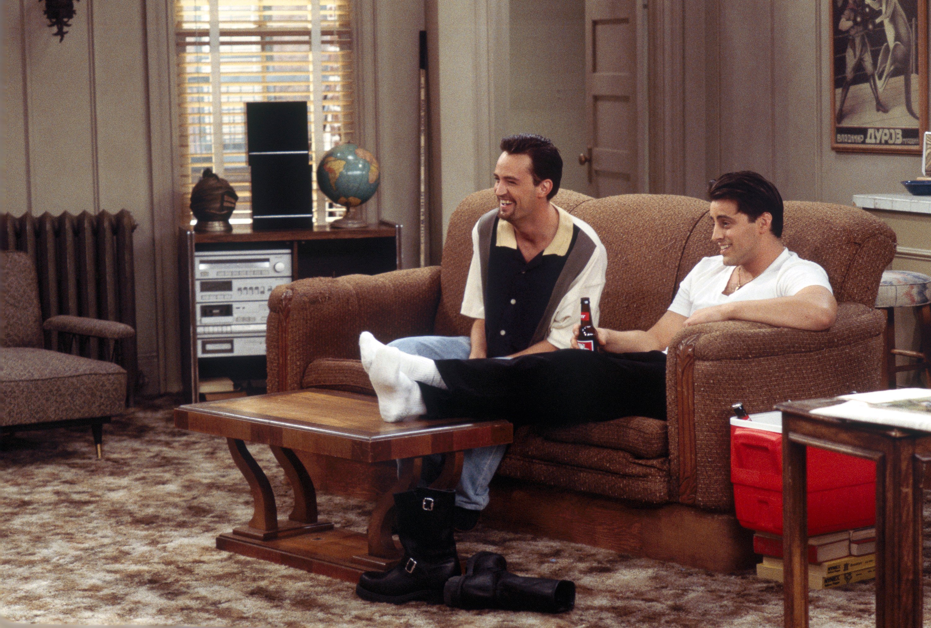 Matthew Perry as Chandler and Matt Le Blanc as Joey Tribbiani in 'Friends'