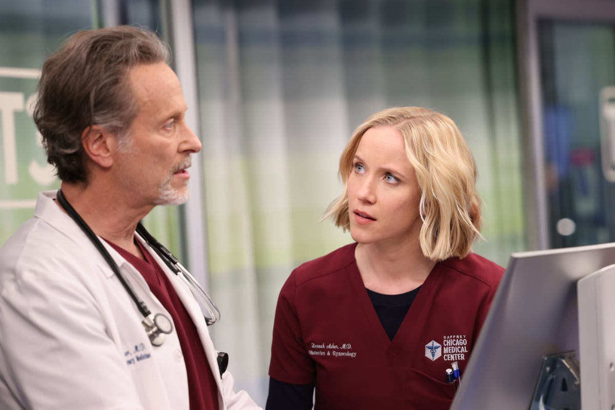 Steven Weber as Dr. Dean Archer and Jessy Schram as Hannah Asher in Chicago Med Season 7. Hannah looks at Archer.