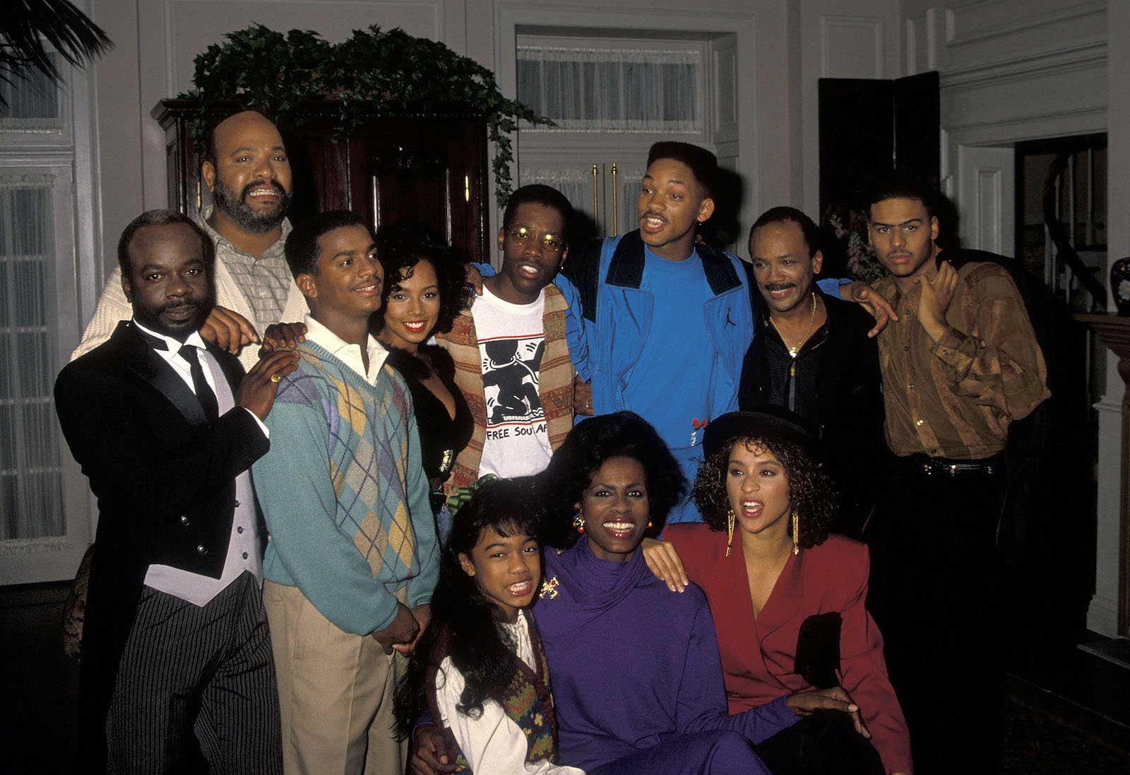 The cast of 'The Fresh Prince of Bel-Air' gathers for an impromptu photo