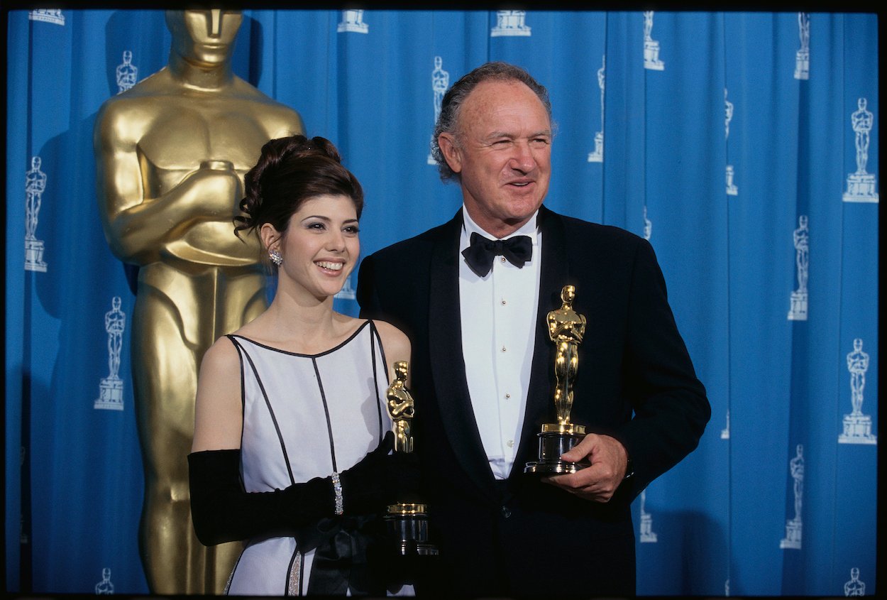 Gene Hackman (right) holds the Oscar for best supporting actor for 'Unforgiven' at the 1992 Academy Awards alongside Marisa Tomei.