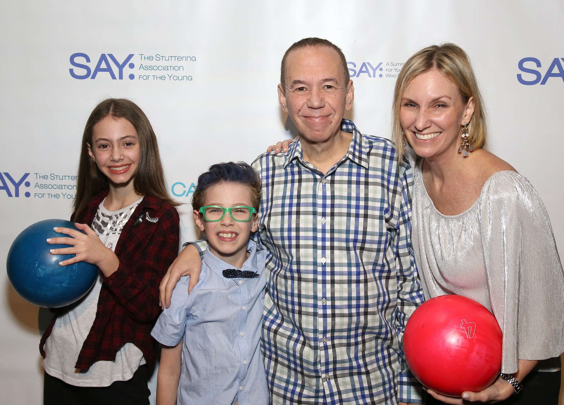 Lily Gottfried, Max Gottfried, Gilbert Gottfried, and Dara Kravitz smiling for a photo