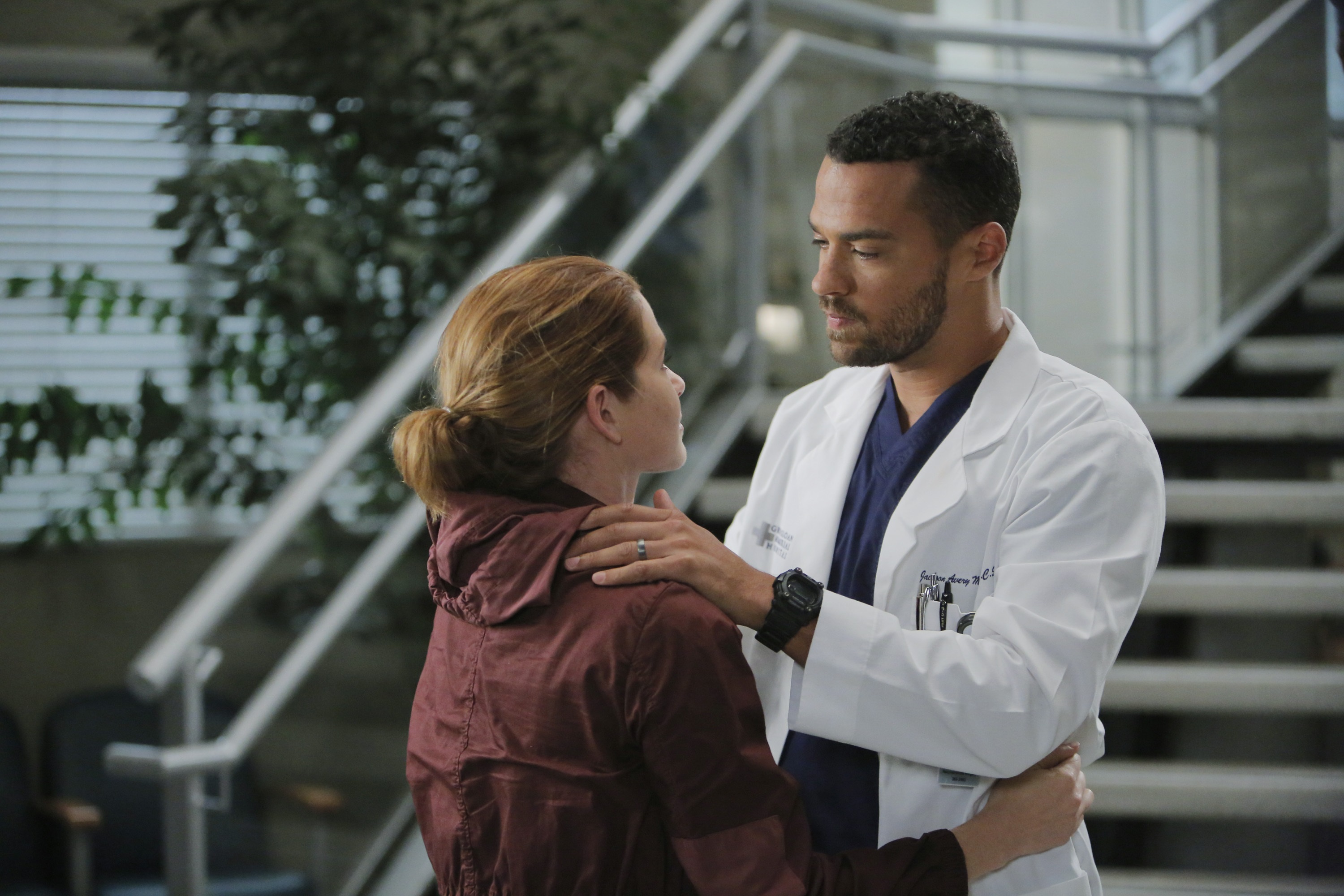 'Grey's Anatomy' Jesse Williams and Sarah Drew hug and look at each other