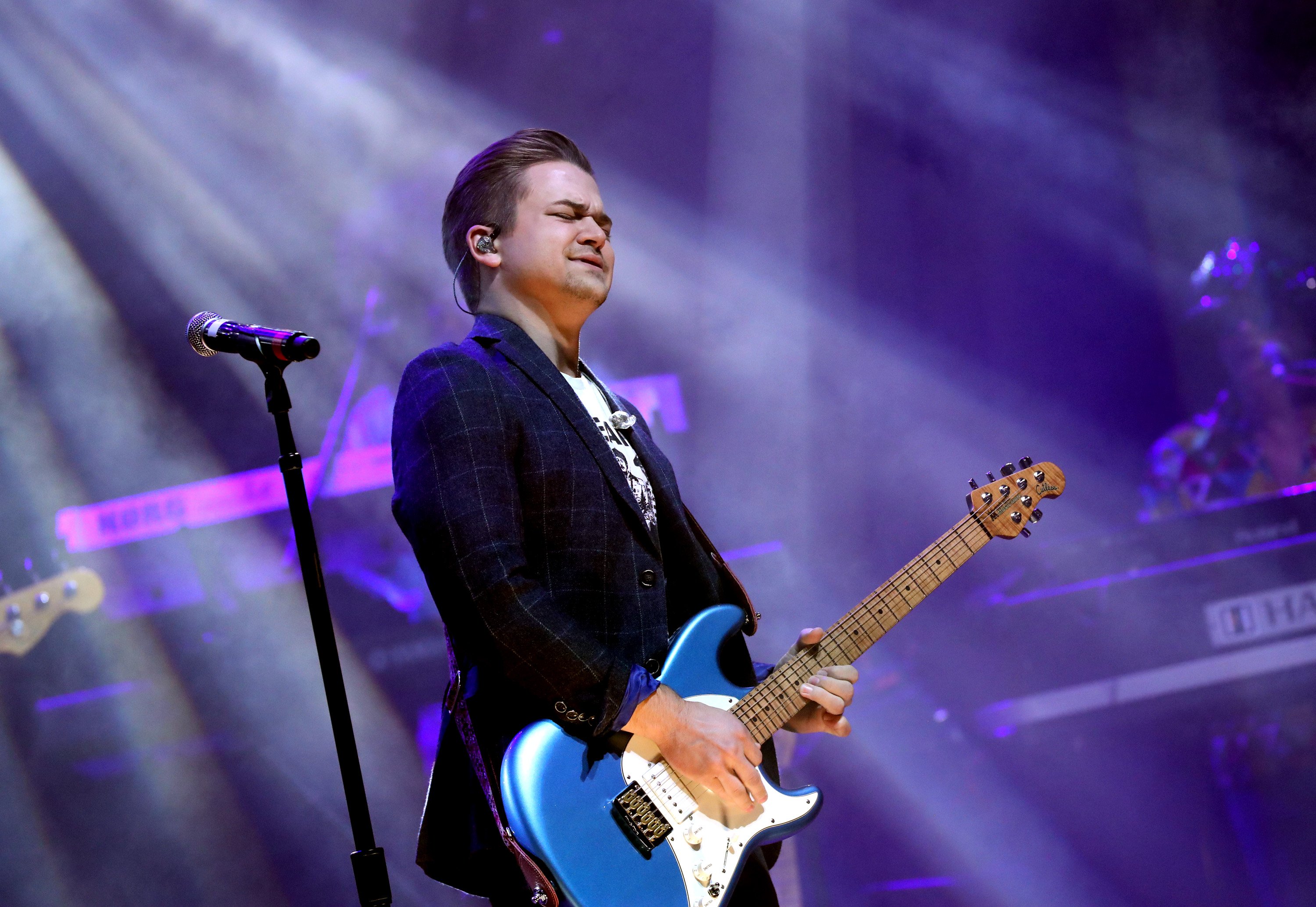 Singer-songwriter Hunter Hayes performs onstage during the Nashville Disco Party Benefiting Alzheimer's Association