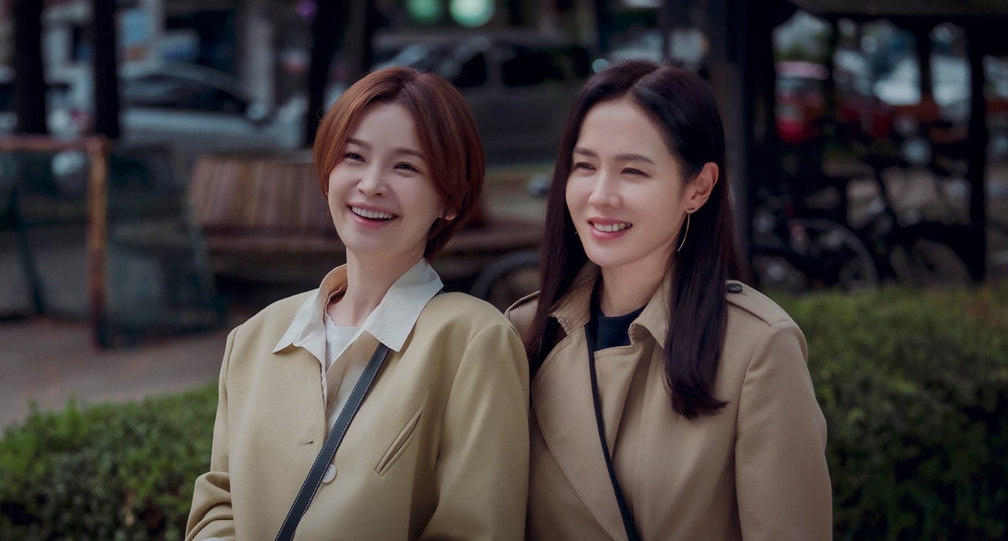 Jeon Mi-do and Son Ye-jin in 'Thirty-Nine' K-drama standing next to each other.