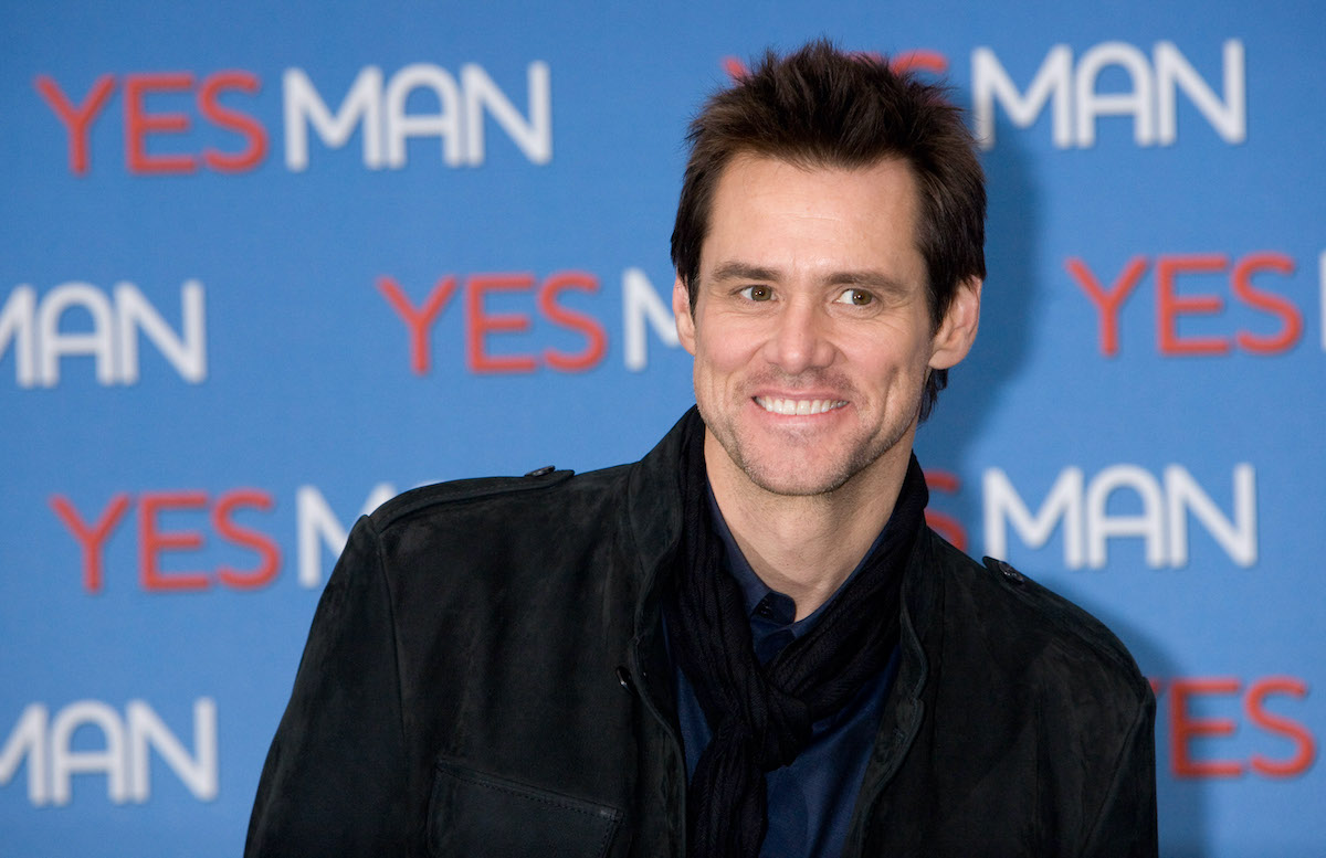 ‘Yes Man’ star Jim Carrey smiles in front of the film’s logo
