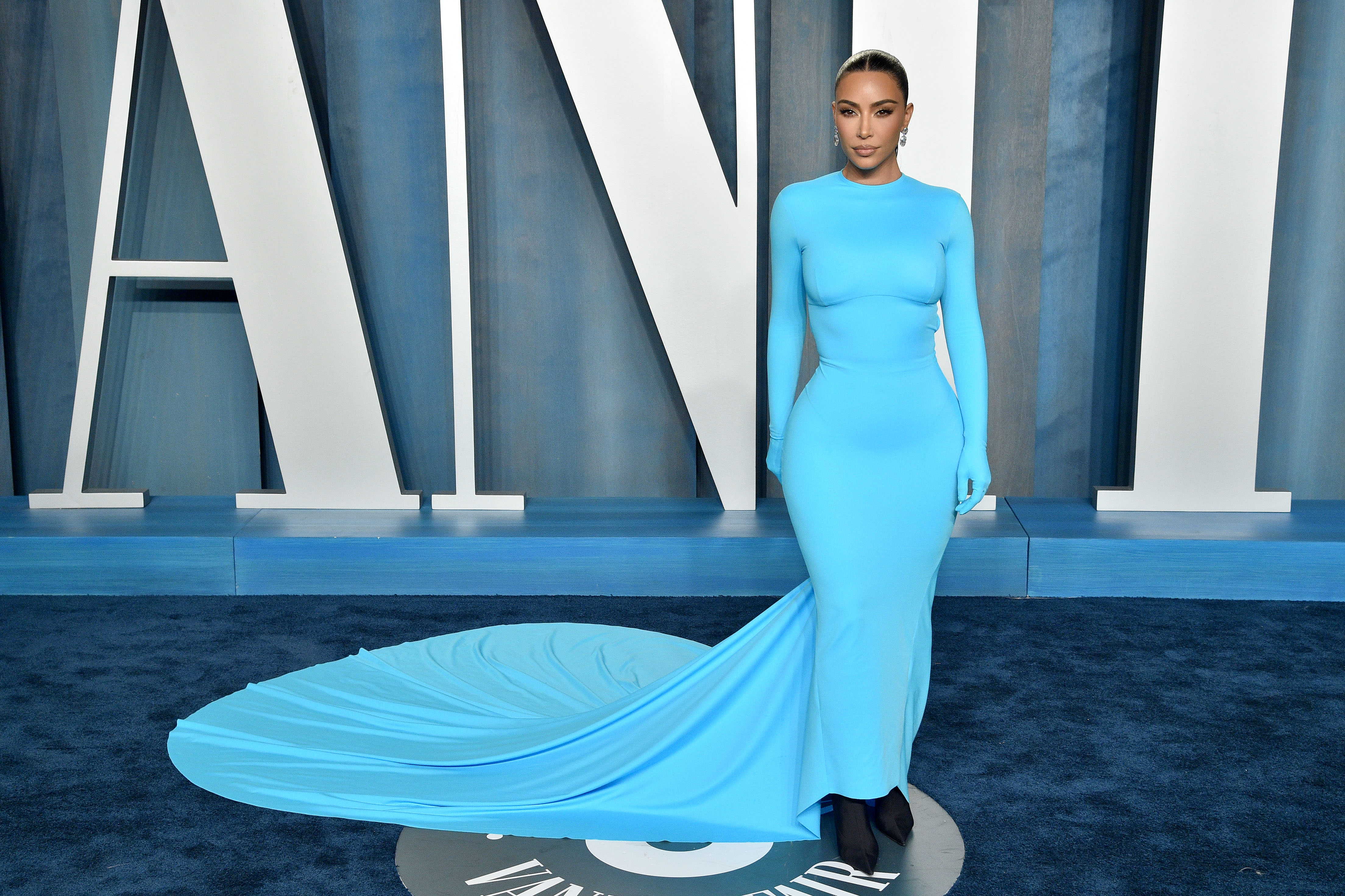 Kim Kardashian attends the 2022 Vanity Fair Oscar Party hosted by Radhika Jones