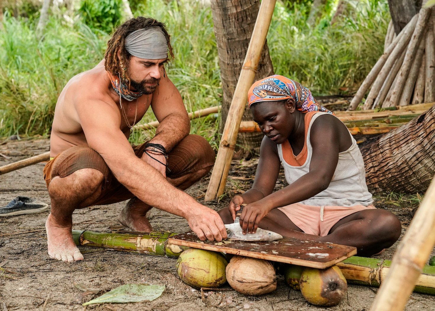 Jonathan and Maryanne cutting open a sea creature in 'Survivor' Season 42