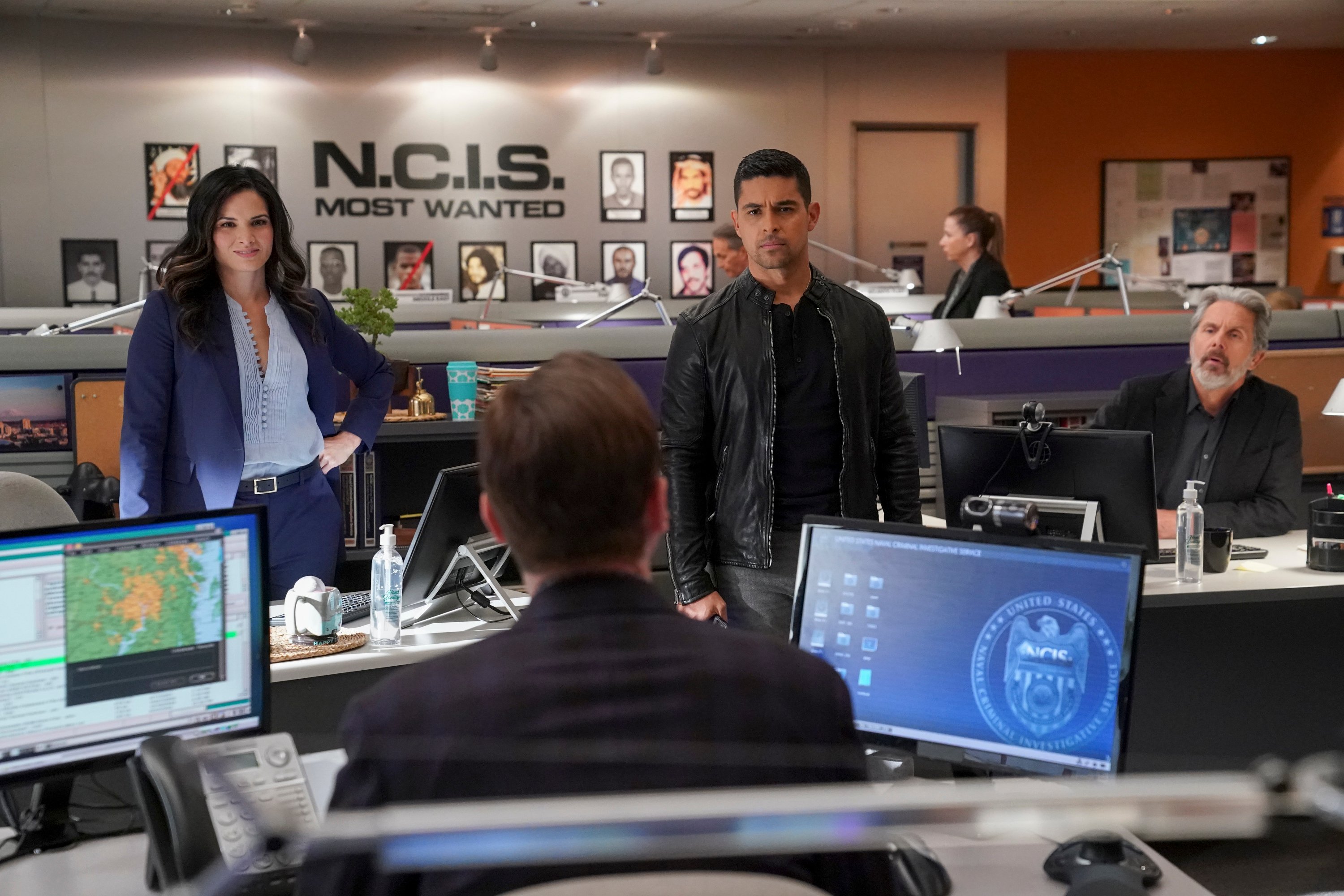 The NCIS cast meets in the office.